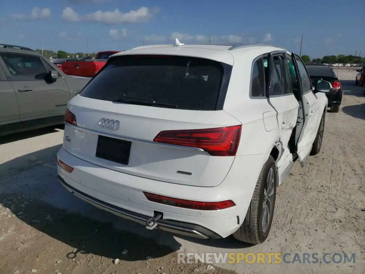 4 Photograph of a damaged car WA1BAAFY1M2068482 AUDI Q5 2021