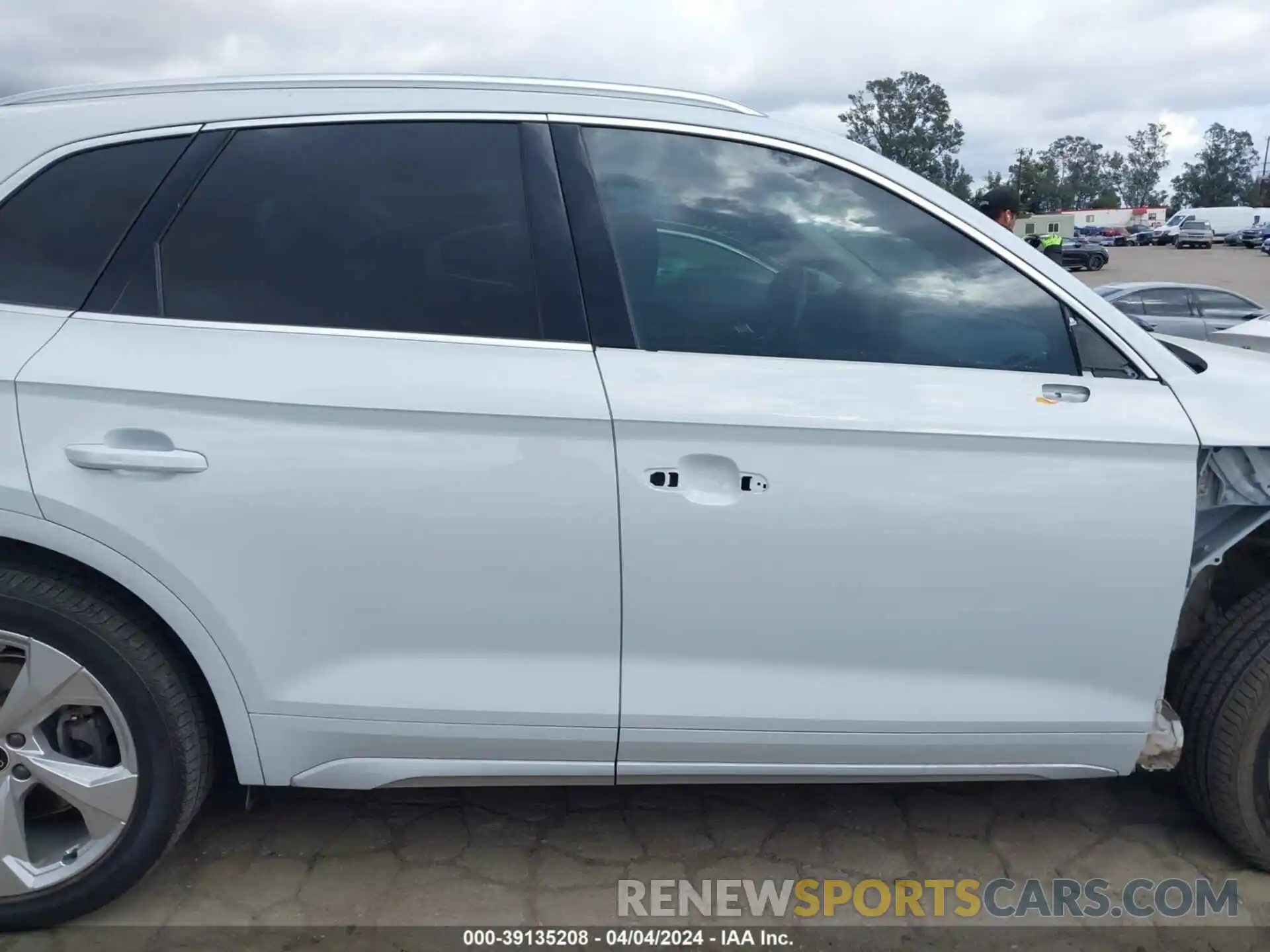 14 Photograph of a damaged car WA1BAAFY1M2133928 AUDI Q5 2021