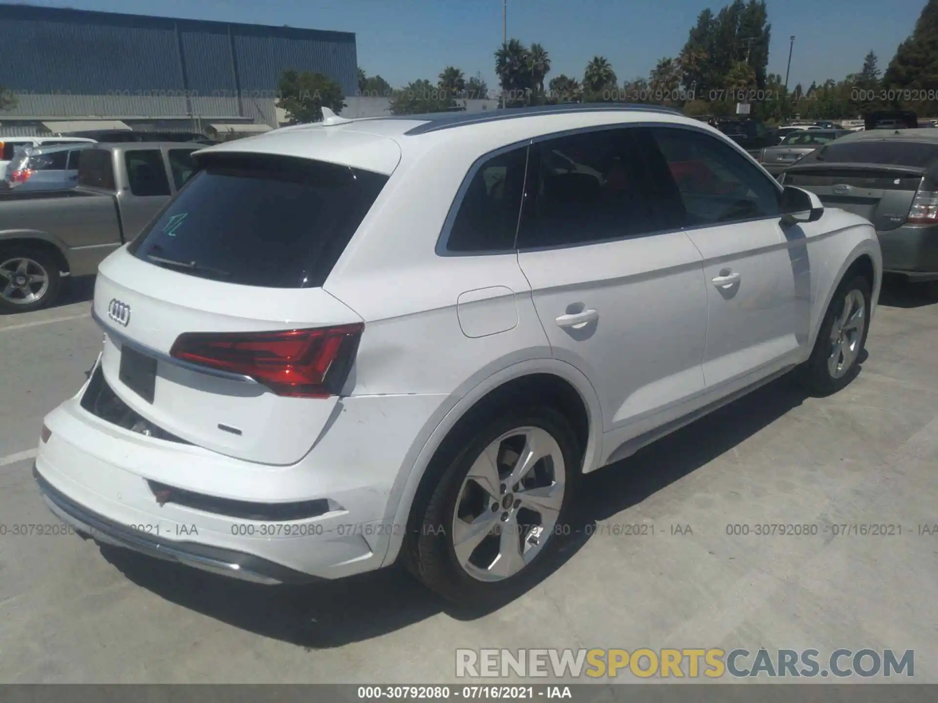 4 Photograph of a damaged car WA1BAAFY2M2106379 AUDI Q5 2021