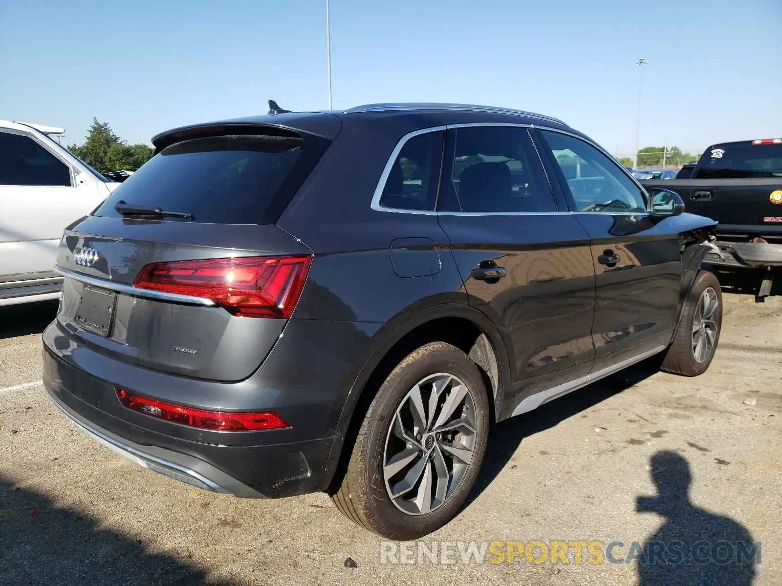 4 Photograph of a damaged car WA1BAAFY3M2015265 AUDI Q5 2021