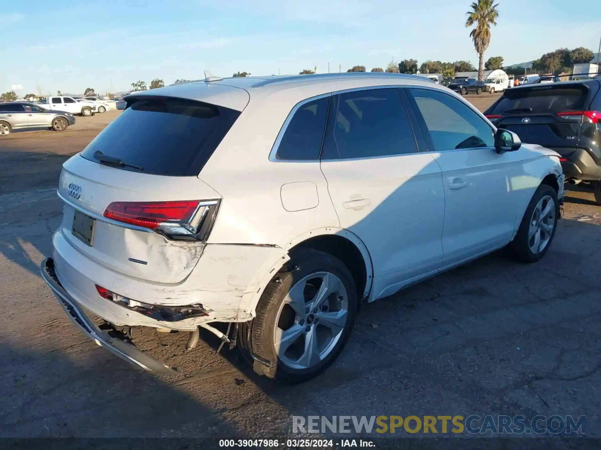 4 Photograph of a damaged car WA1BAAFY4M2029224 AUDI Q5 2021