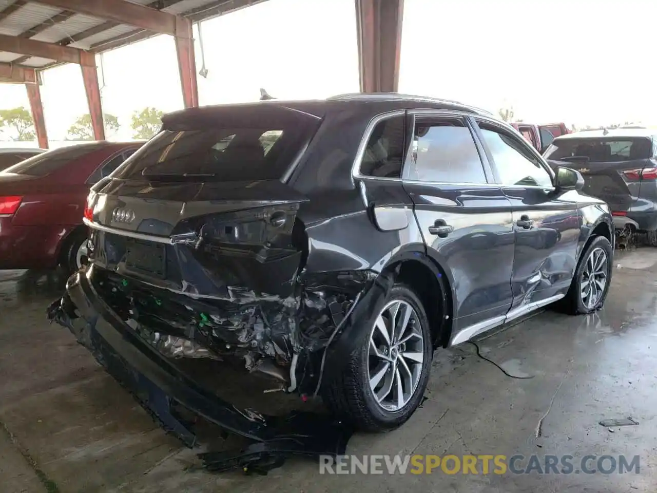 4 Photograph of a damaged car WA1BAAFY4M2030664 AUDI Q5 2021