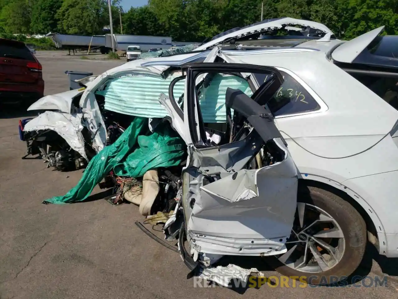 10 Photograph of a damaged car WA1BAAFY4M2108702 AUDI Q5 2021