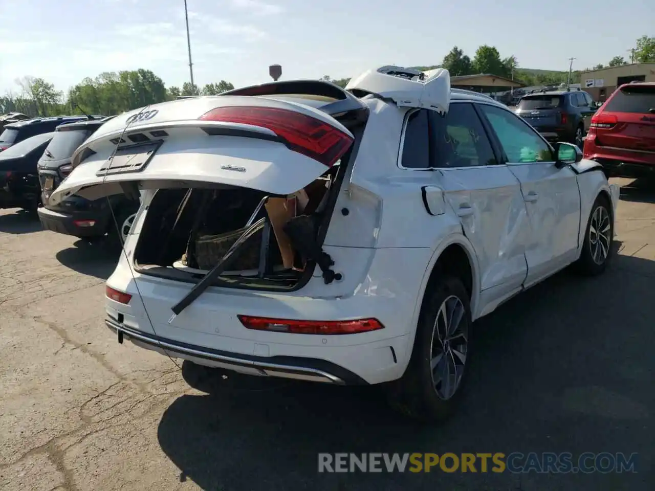 4 Photograph of a damaged car WA1BAAFY4M2108702 AUDI Q5 2021