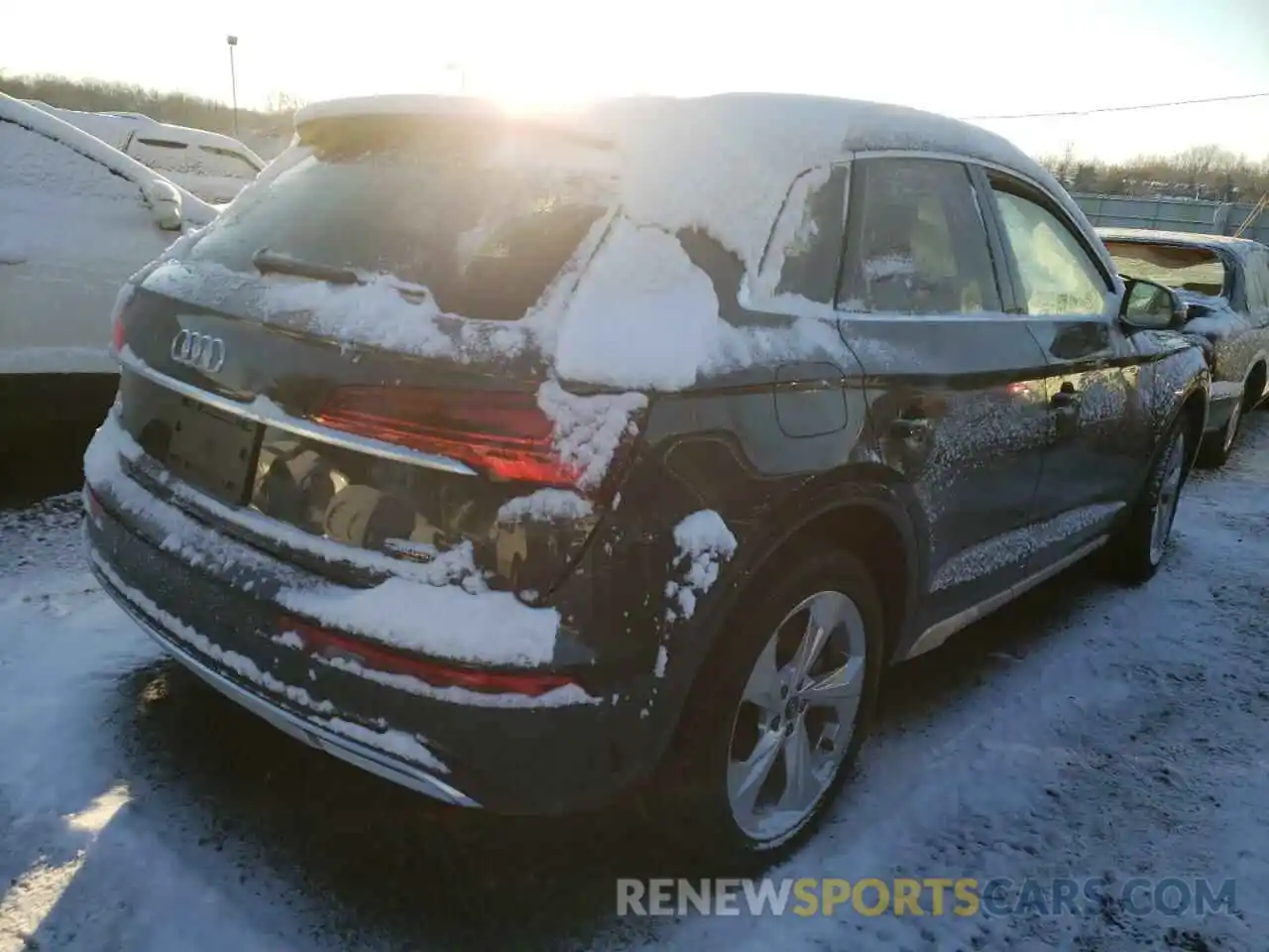 4 Photograph of a damaged car WA1BAAFY5M2118428 AUDI Q5 2021