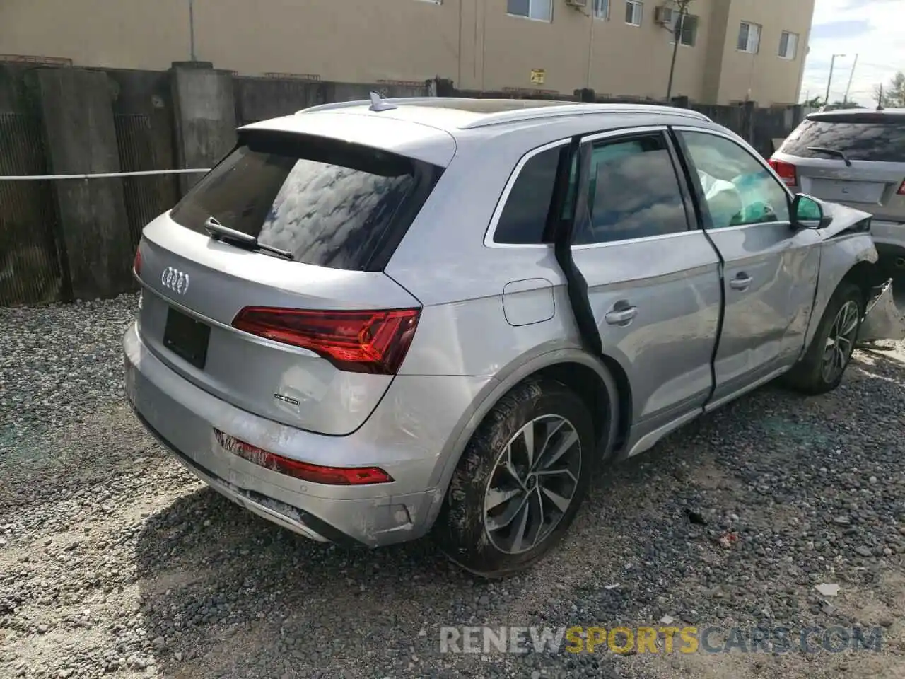 4 Photograph of a damaged car WA1BAAFY6M2051922 AUDI Q5 2021