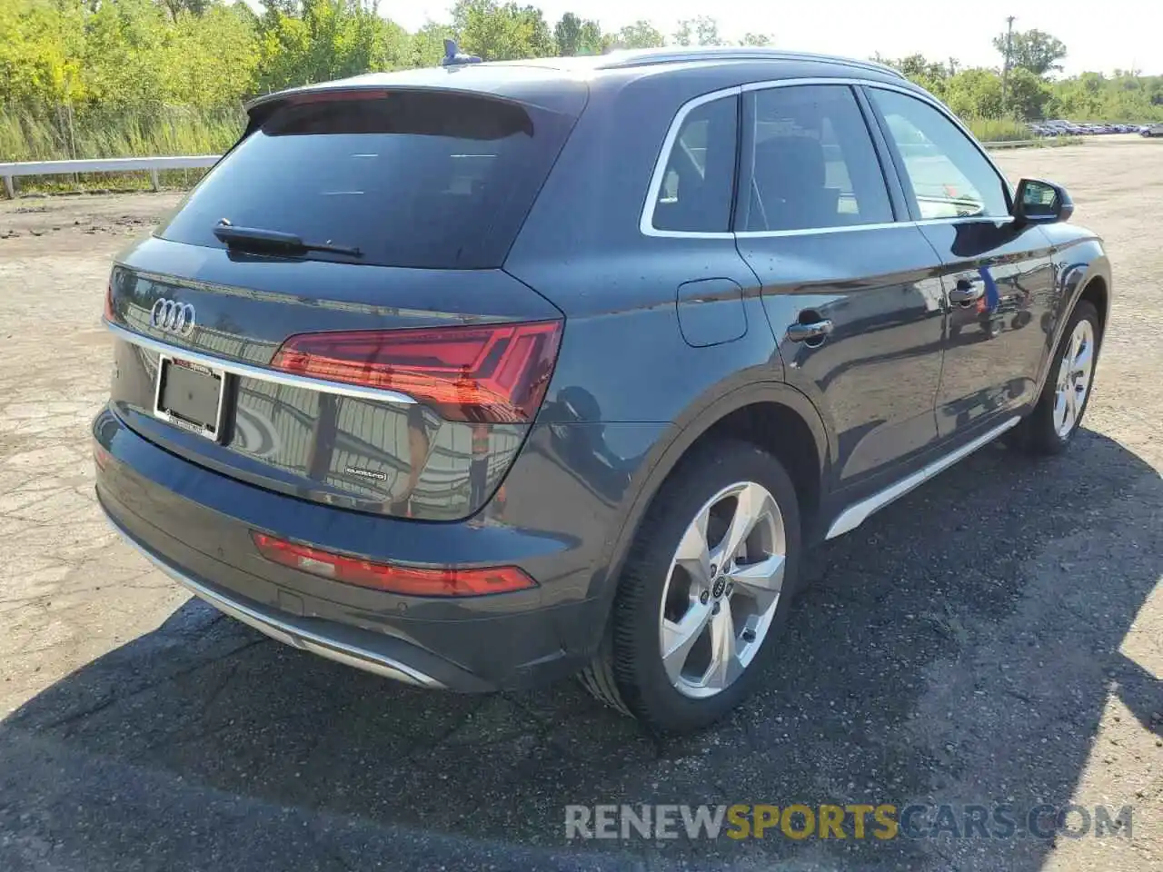 4 Photograph of a damaged car WA1BAAFY7M2003118 AUDI Q5 2021