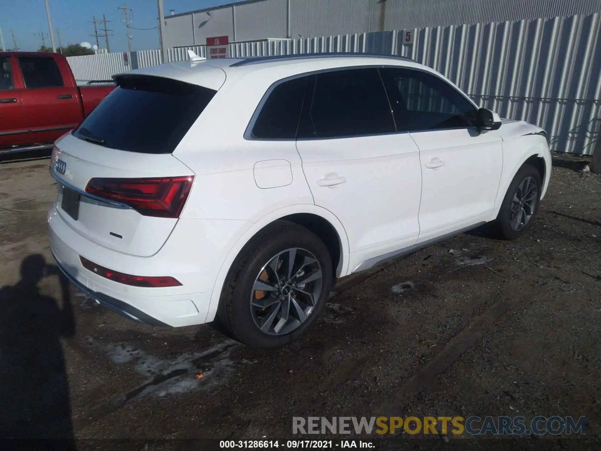 4 Фотография поврежденного автомобиля WA1BAAFY7M2035048 AUDI Q5 2021