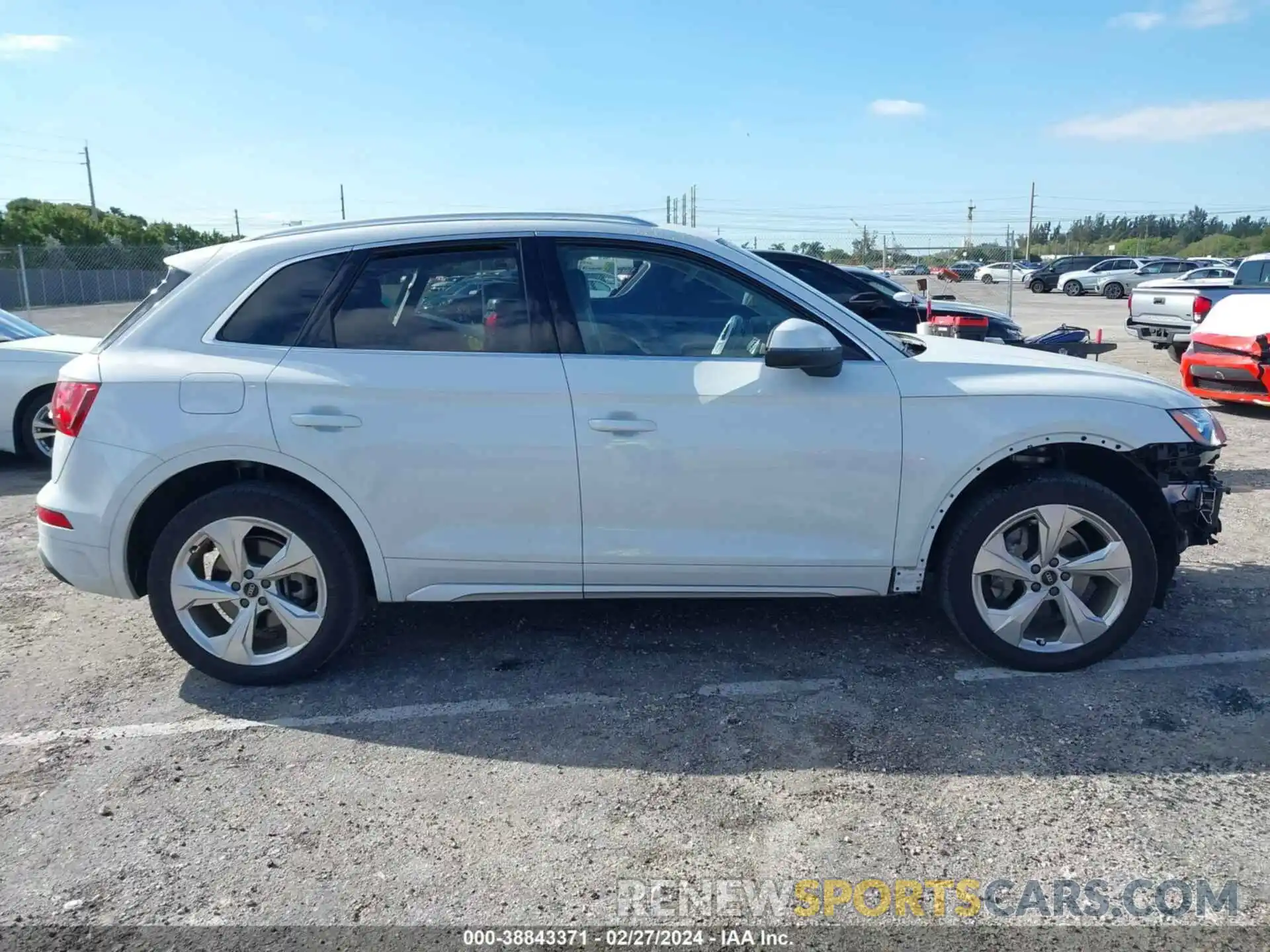 14 Photograph of a damaged car WA1BAAFY7M2060175 AUDI Q5 2021