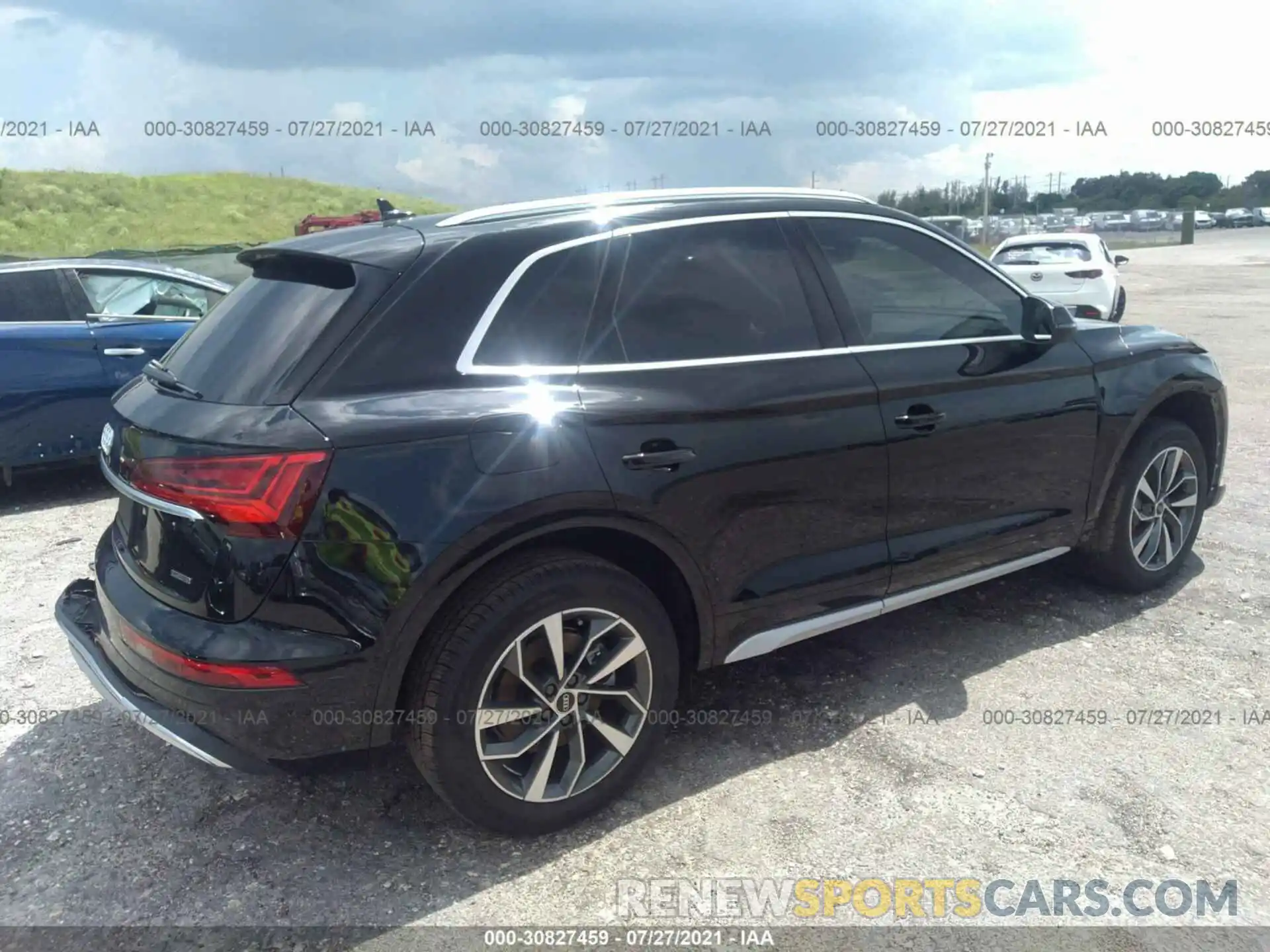 4 Photograph of a damaged car WA1BAAFY7M2104918 AUDI Q5 2021