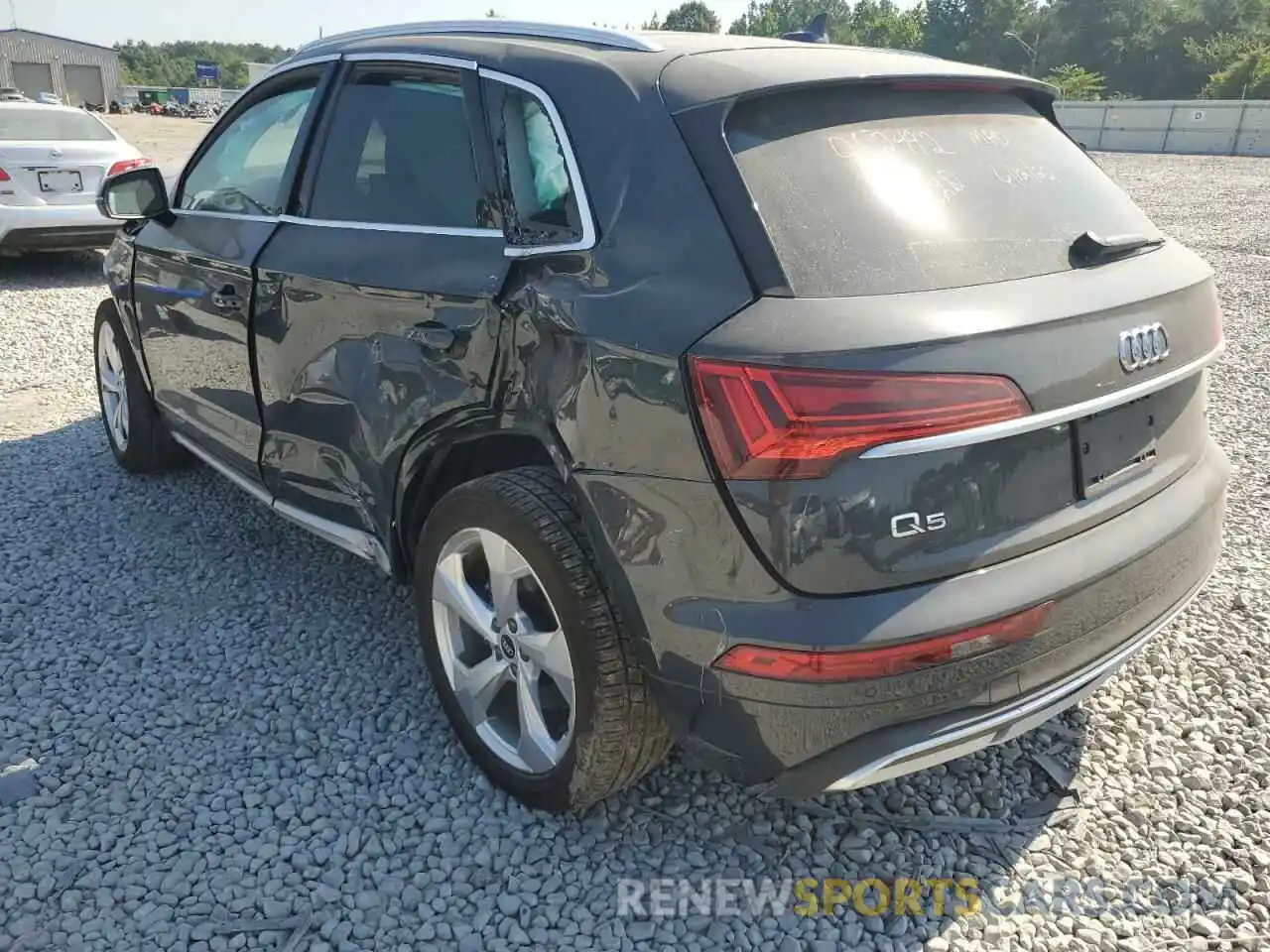 3 Photograph of a damaged car WA1BAAFY8M2082492 AUDI Q5 2021