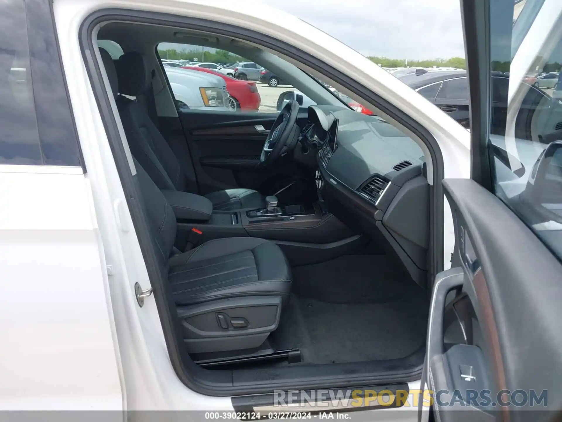 5 Photograph of a damaged car WA1BAAFY9M2068293 AUDI Q5 2021