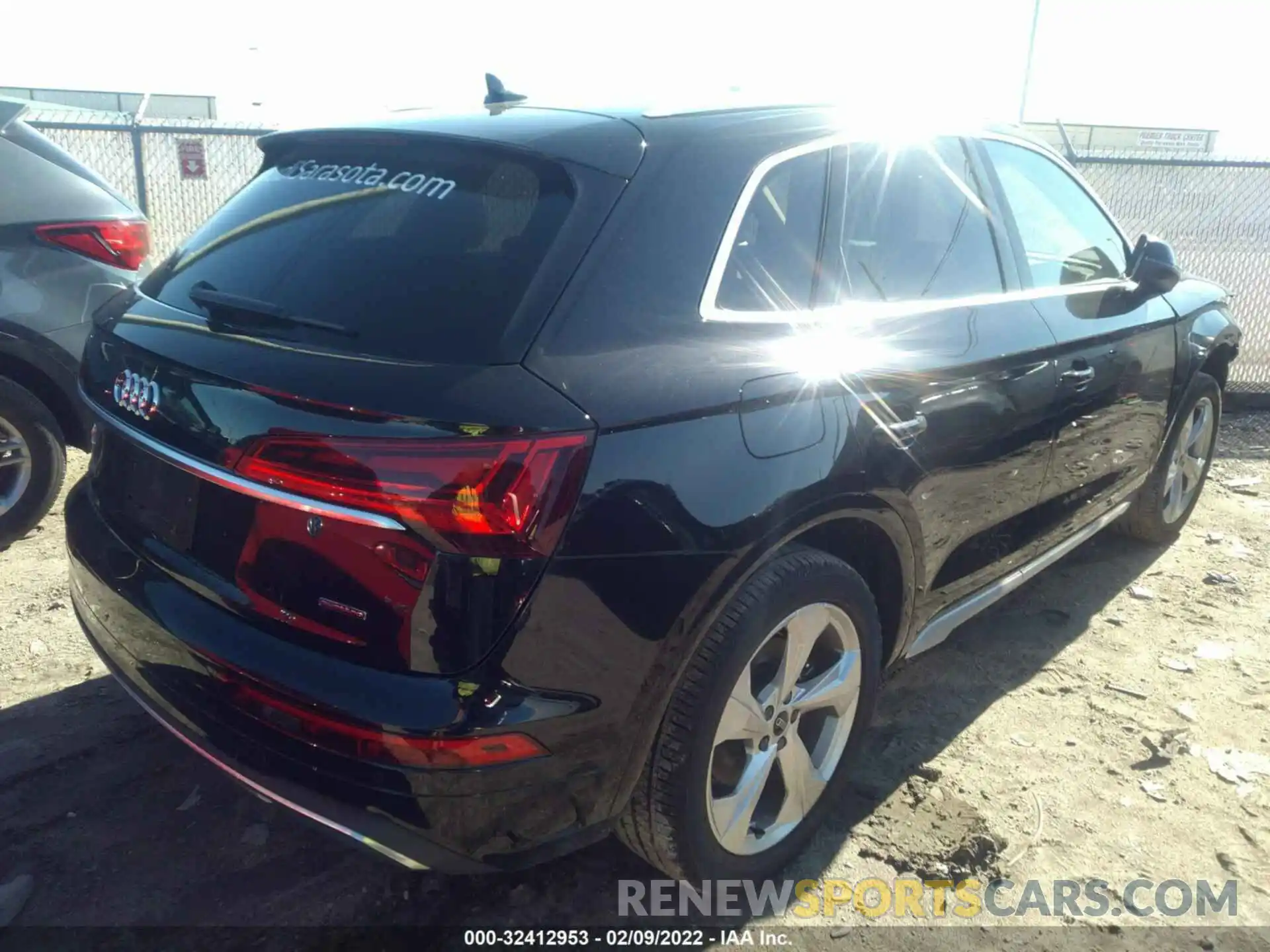 4 Photograph of a damaged car WA1BAAFY9M2101731 AUDI Q5 2021