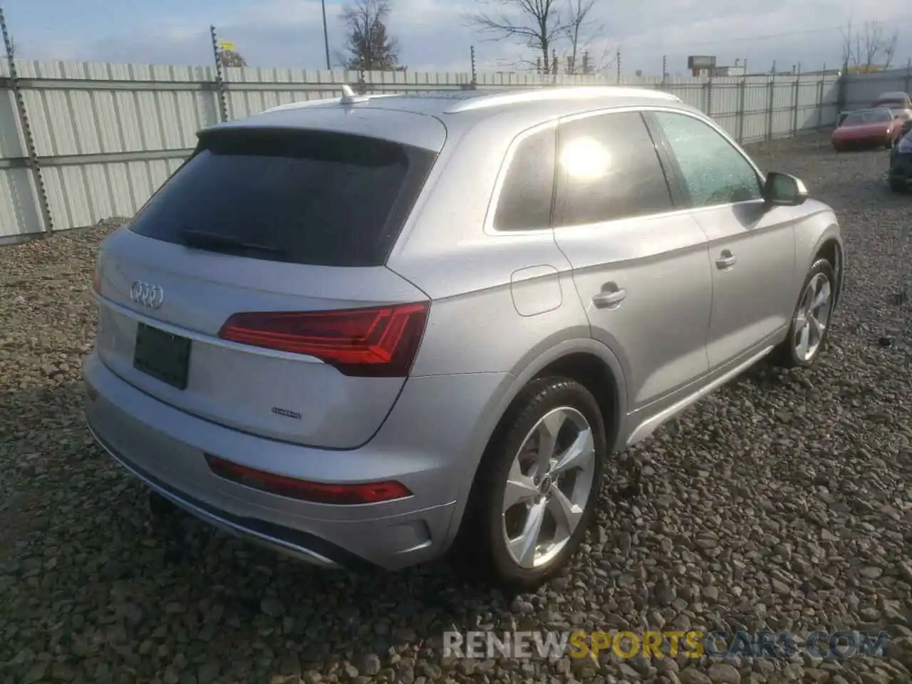 4 Photograph of a damaged car WA1BAAFY9M2113622 AUDI Q5 2021