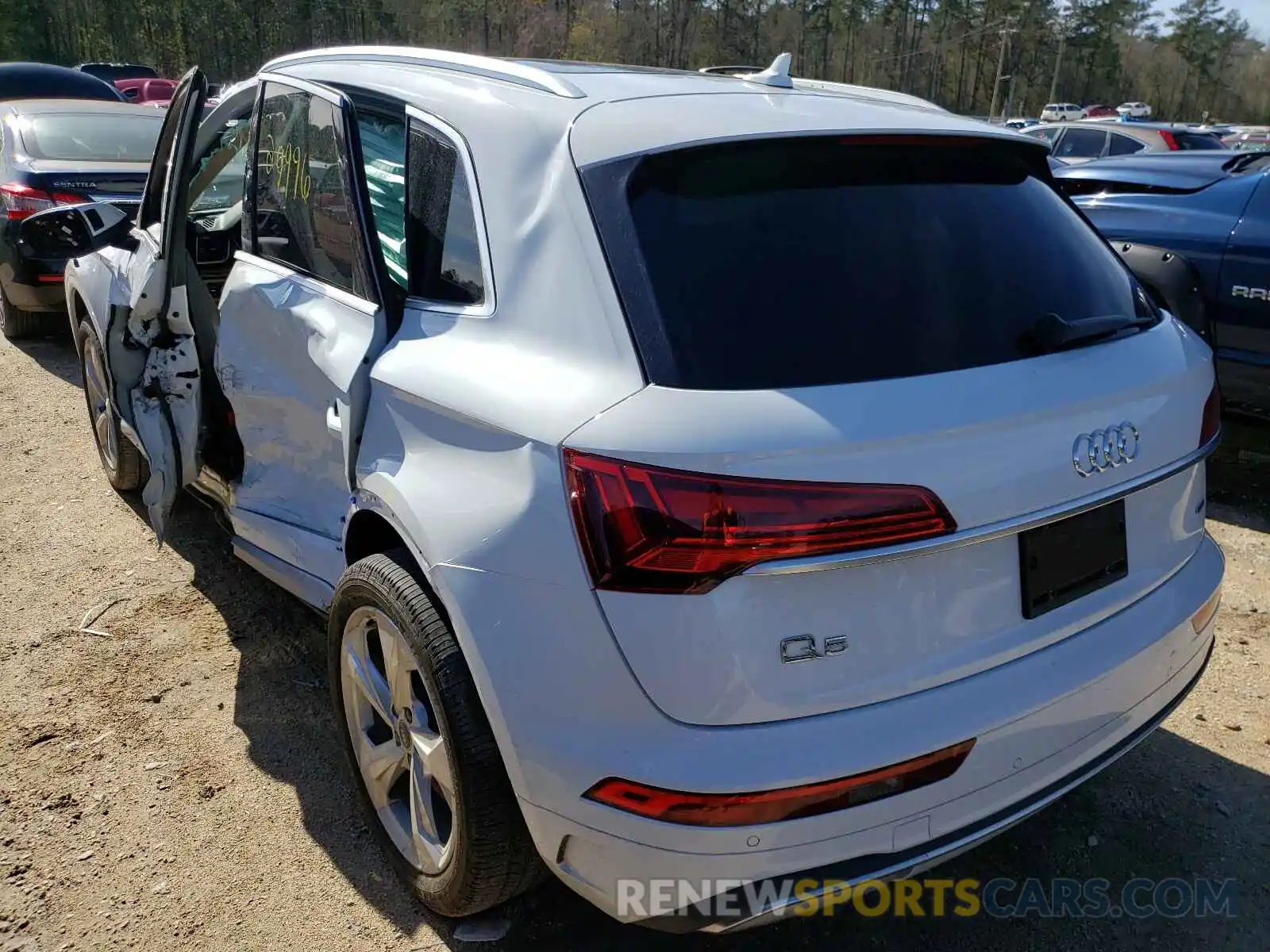 3 Photograph of a damaged car WA1BAAFYXM2012539 AUDI Q5 2021