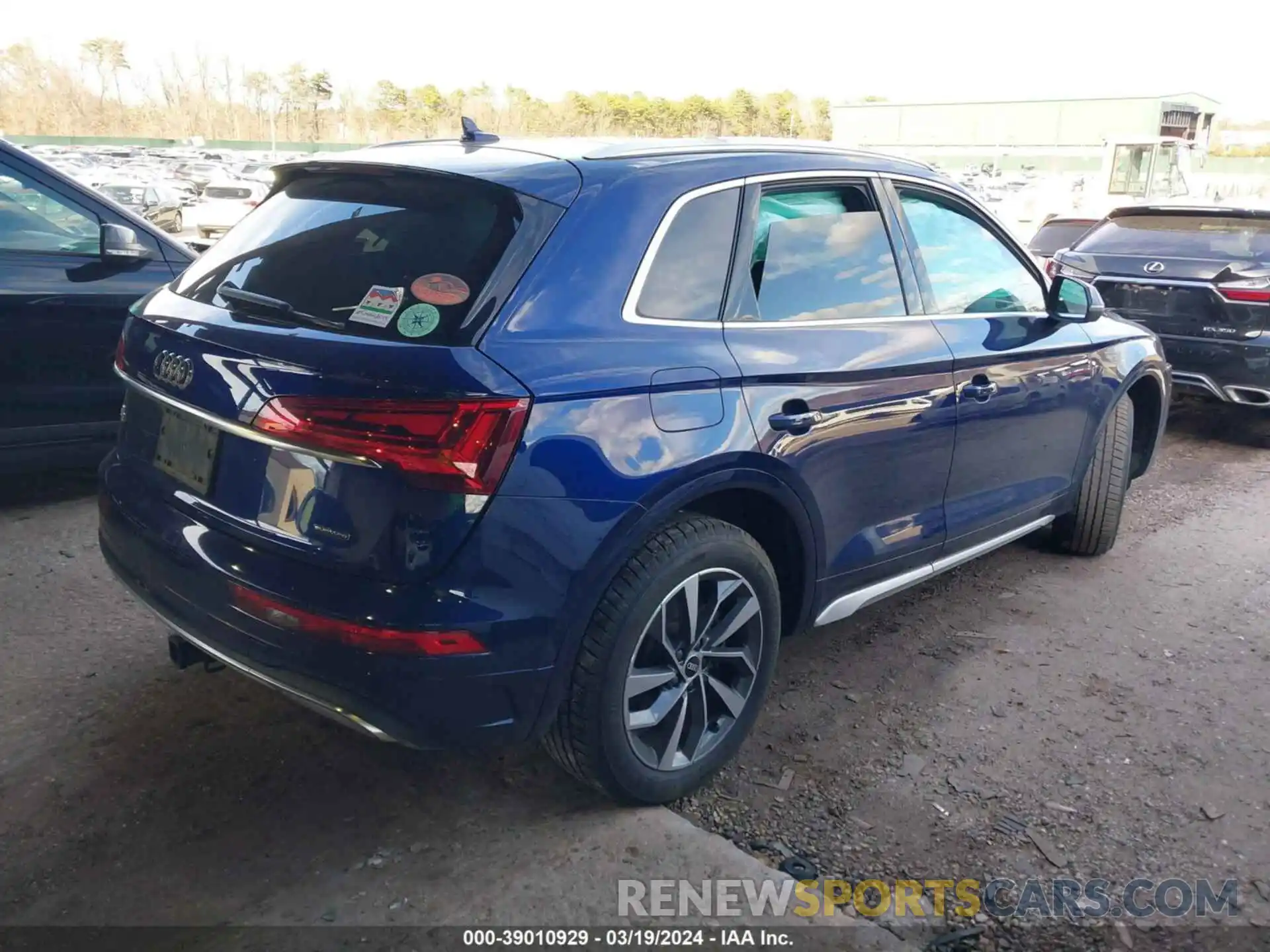 4 Photograph of a damaged car WA1BAAFYXM2032483 AUDI Q5 2021