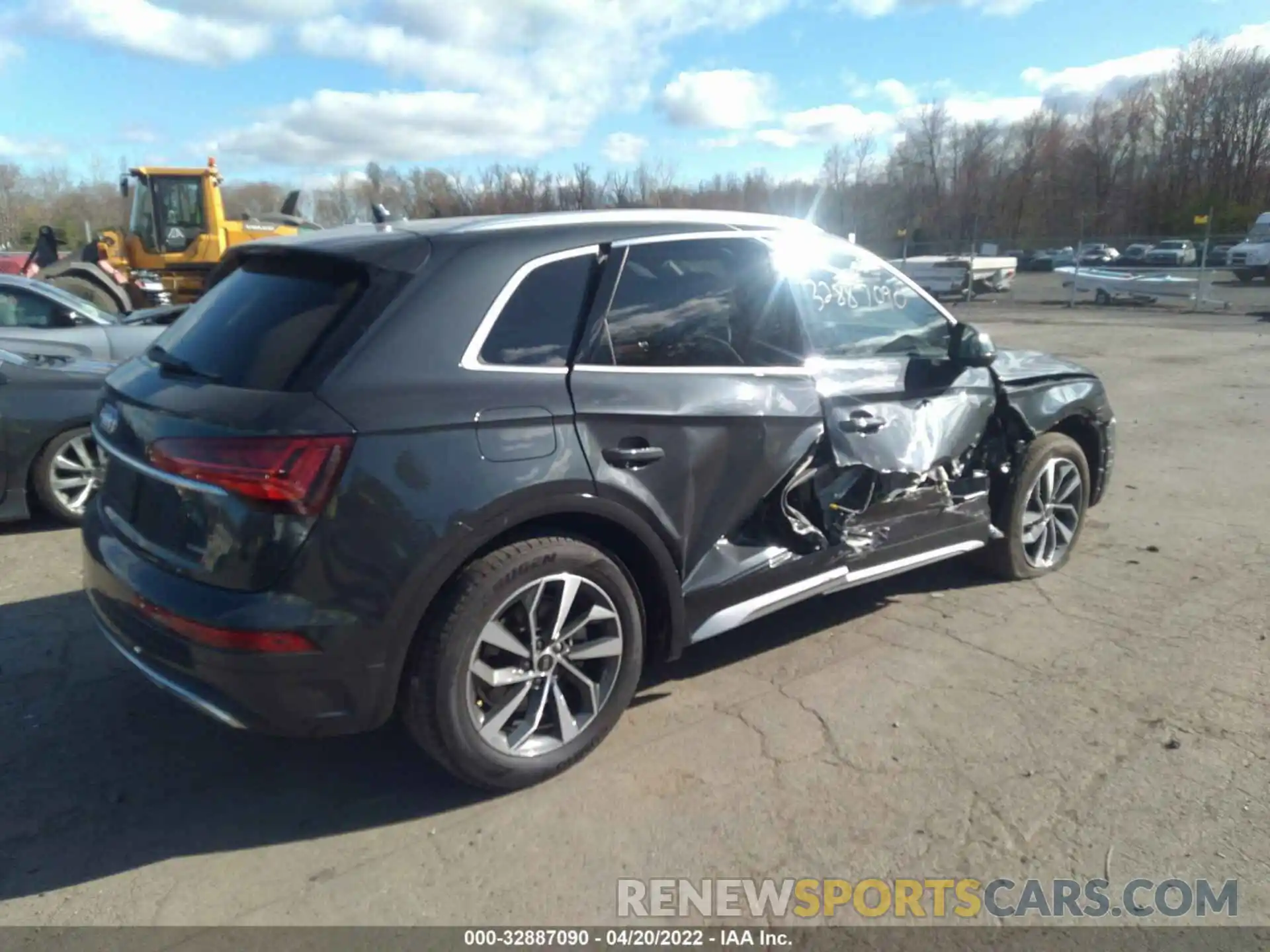 4 Photograph of a damaged car WA1BAAFYXM2067525 AUDI Q5 2021