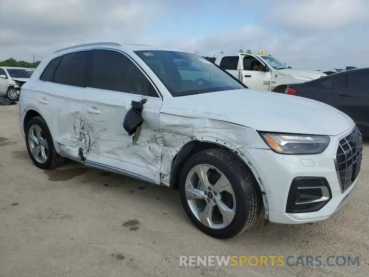 4 Photograph of a damaged car WA1CAAFY4M2033455 AUDI Q5 2021