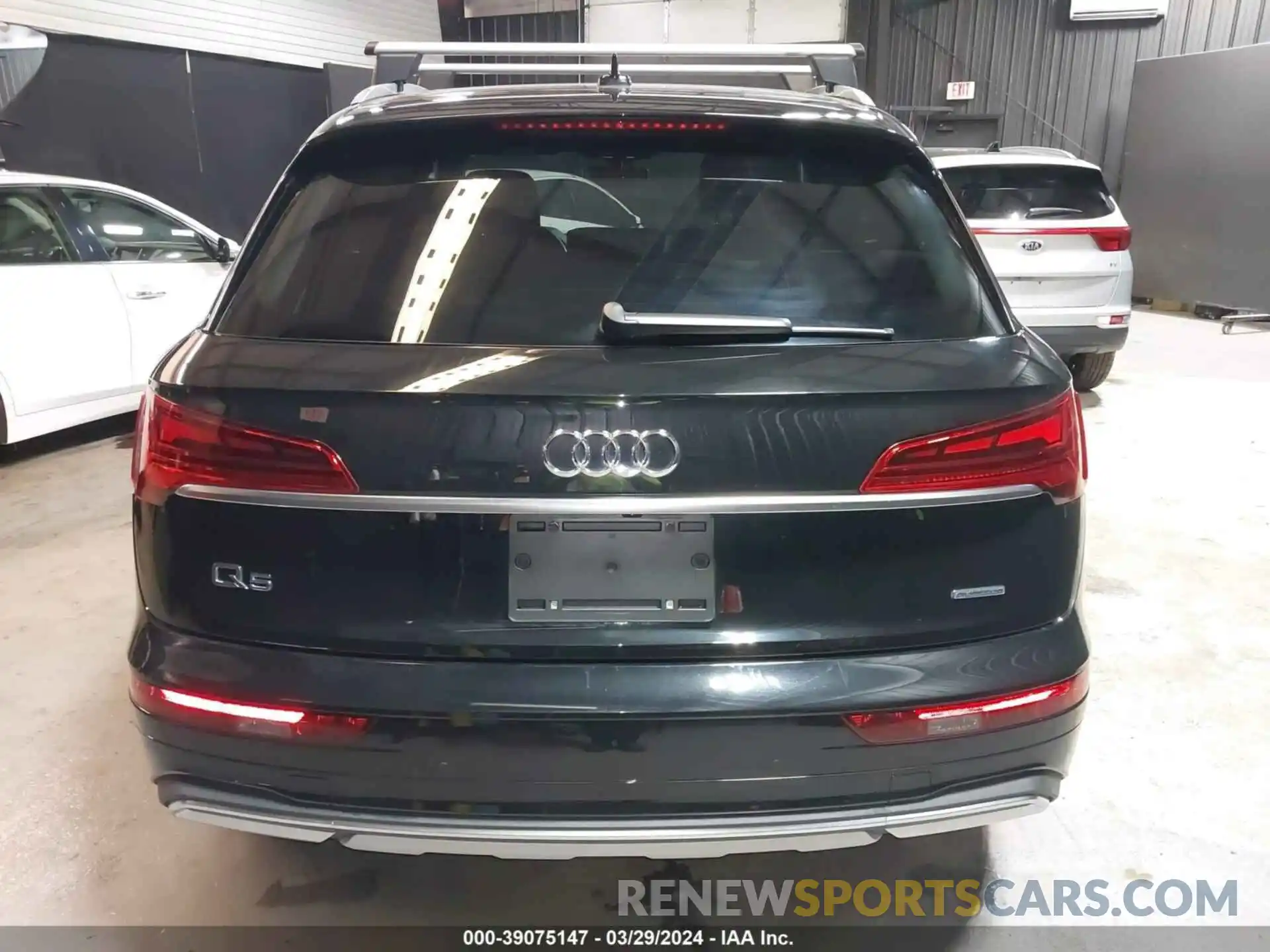 17 Photograph of a damaged car WA1CAAFY5M2022321 AUDI Q5 2021