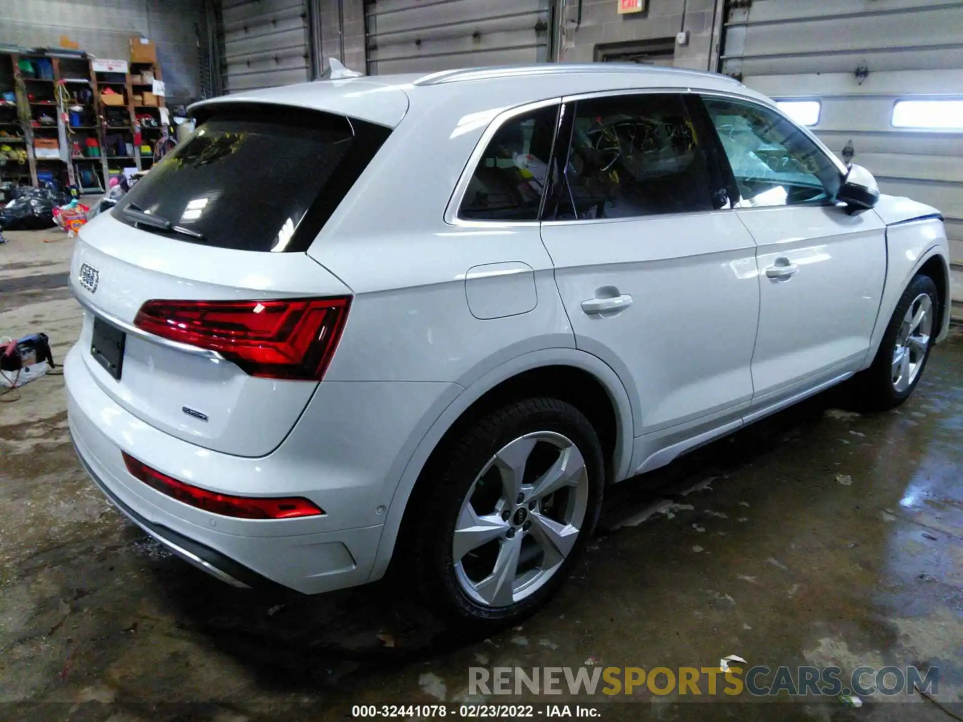 4 Photograph of a damaged car WA1CAAFY5M2058820 AUDI Q5 2021