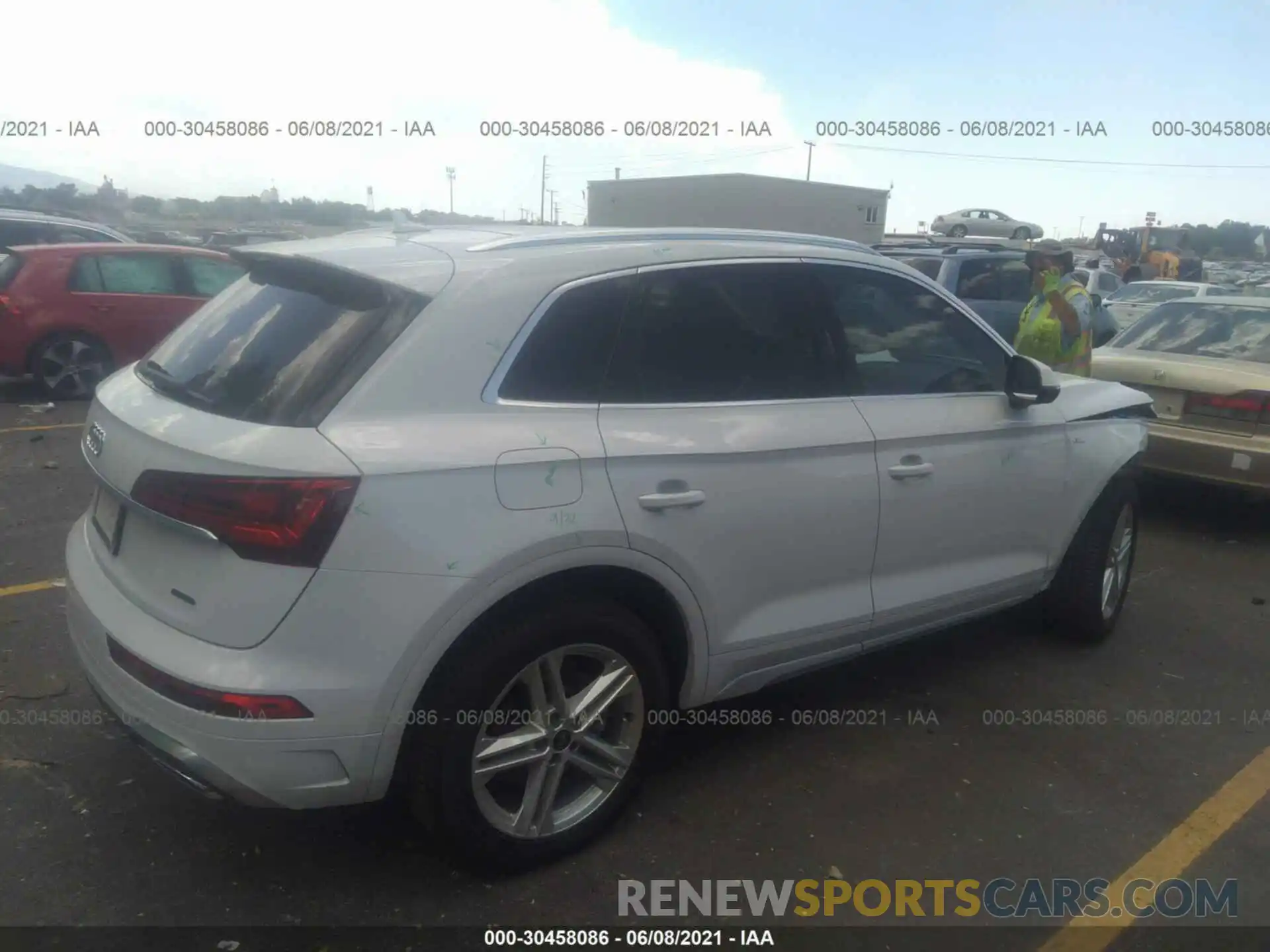 4 Photograph of a damaged car WA1E2AFY2M2047392 AUDI Q5 2021