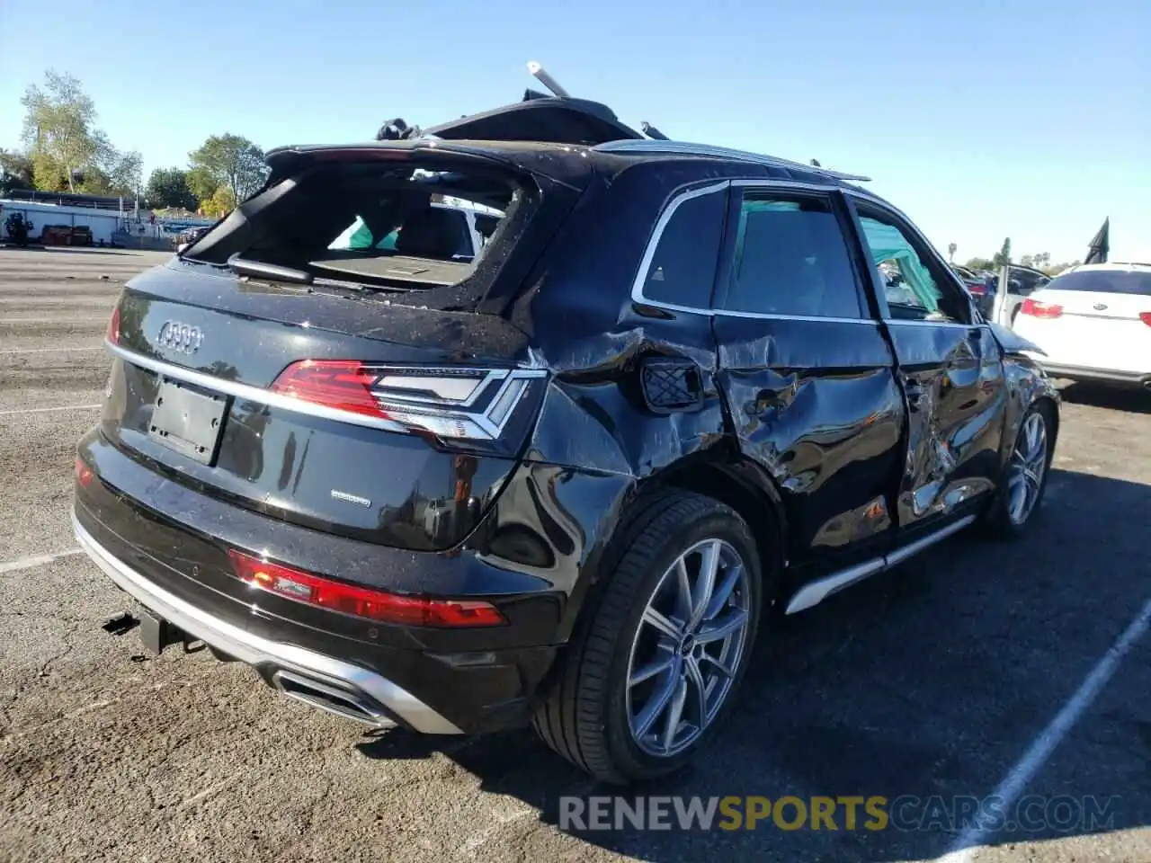 4 Photograph of a damaged car WA1E2AFY2M2062247 AUDI Q5 2021