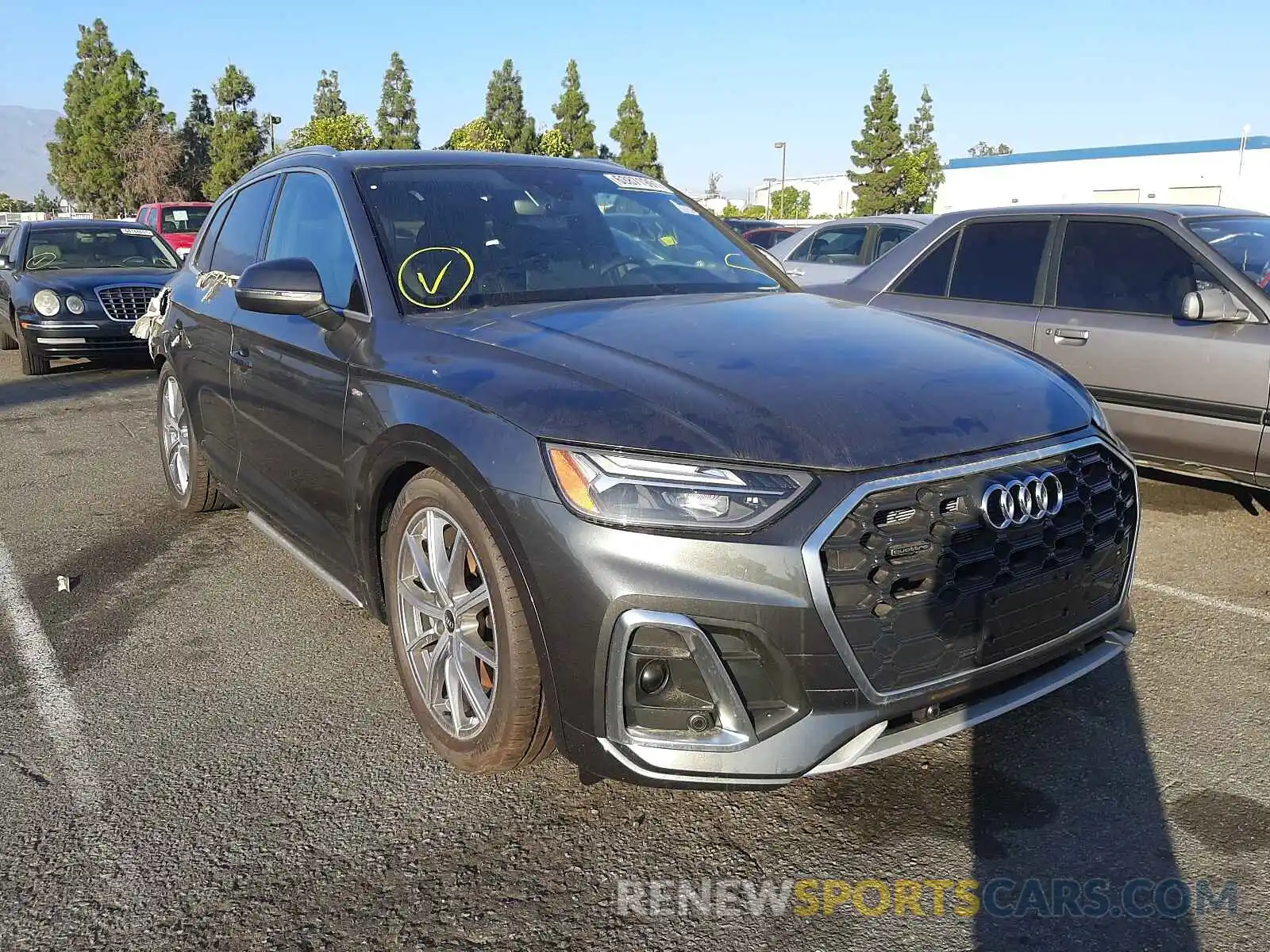 1 Photograph of a damaged car WA1E2AFY7M2043001 AUDI Q5 2021