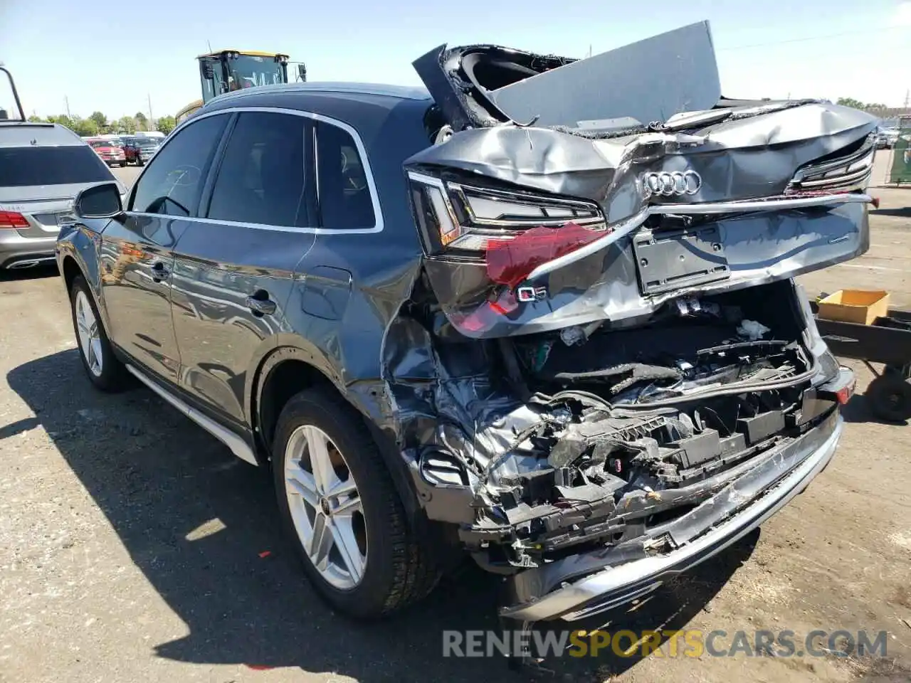 3 Photograph of a damaged car WA1E2AFYXM2041761 AUDI Q5 2021