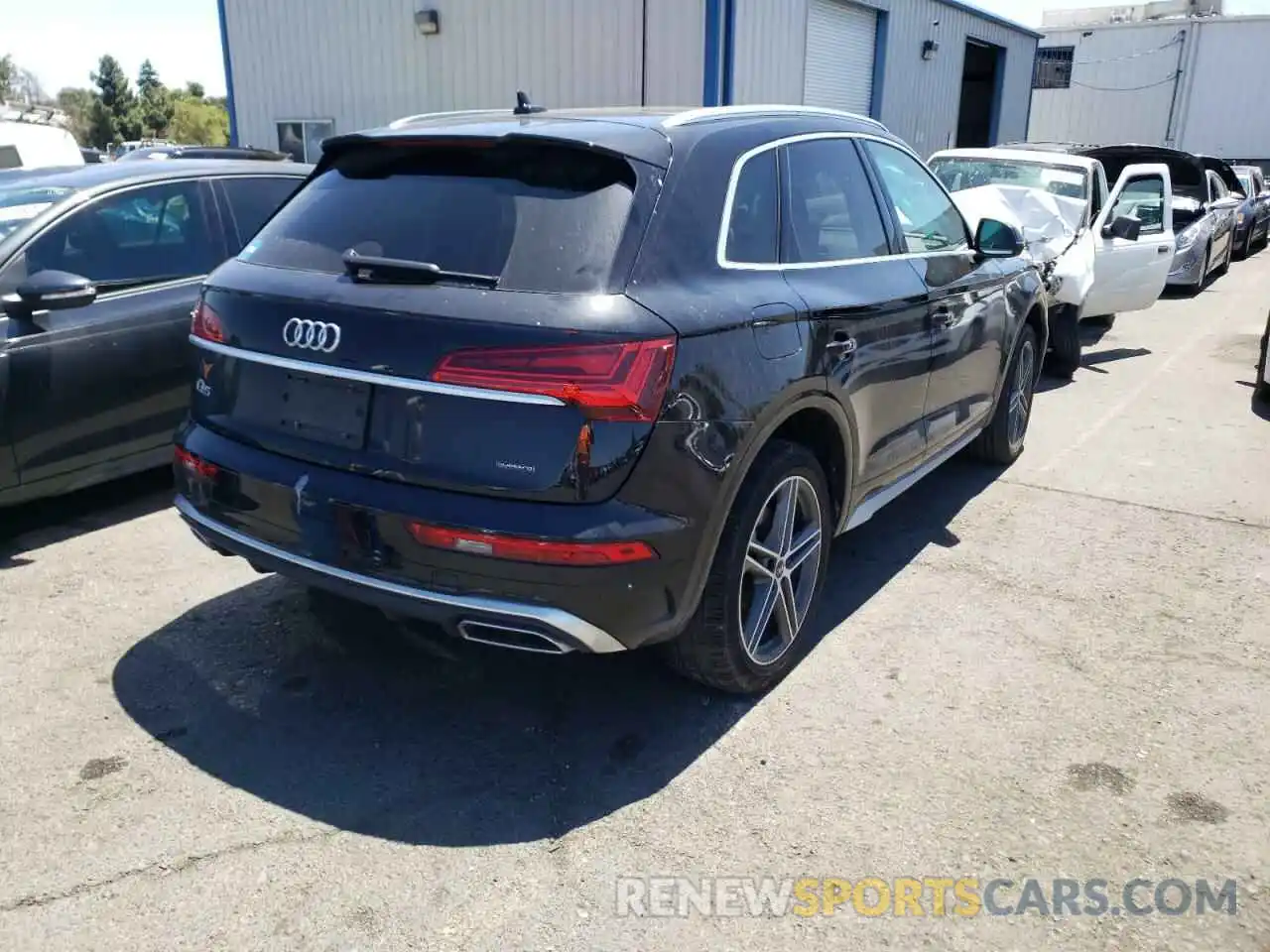 4 Photograph of a damaged car WA1E2AFYXM2044644 AUDI Q5 2021