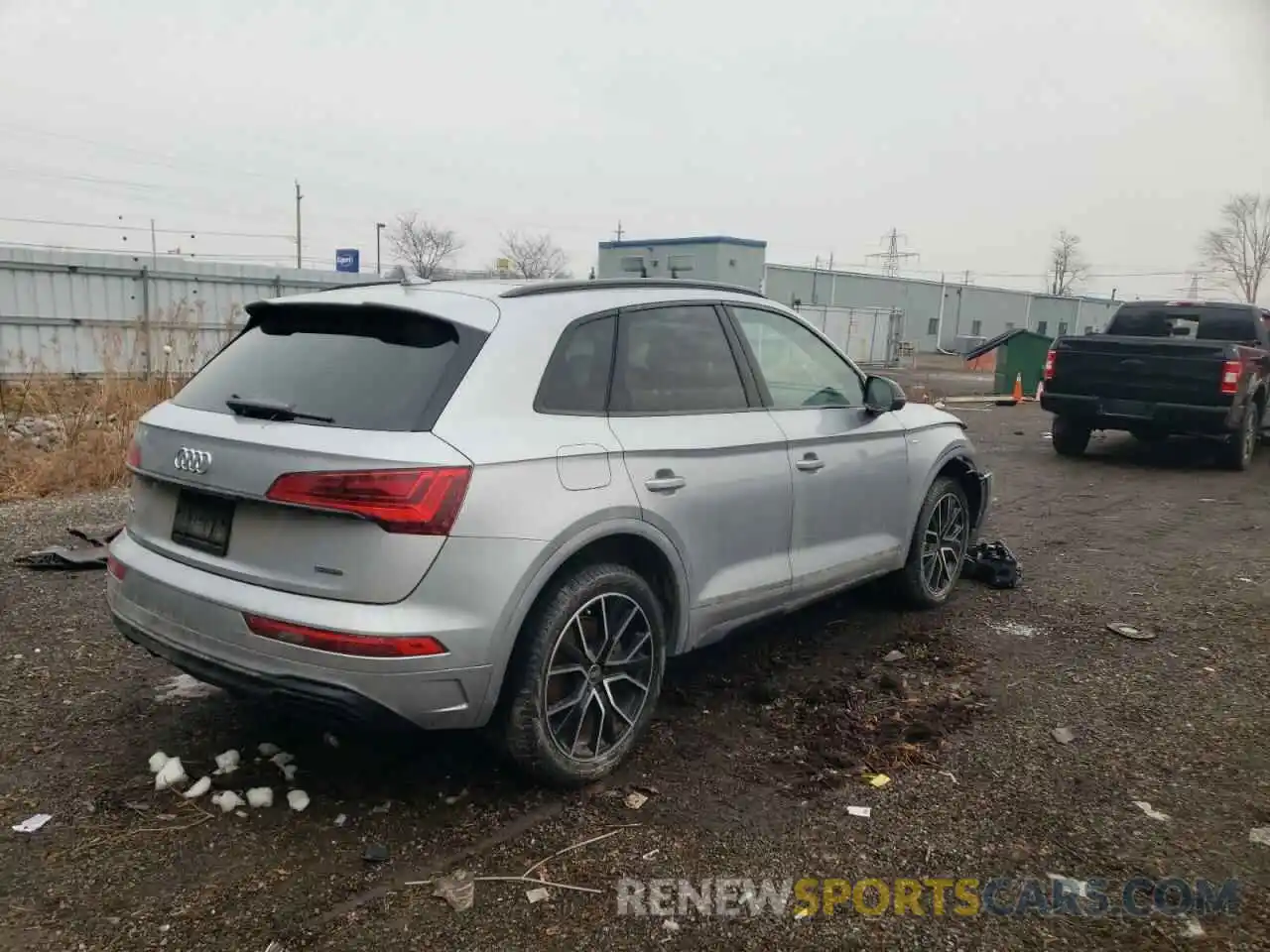 4 Photograph of a damaged car WA1EAAFY2M2077527 AUDI Q5 2021