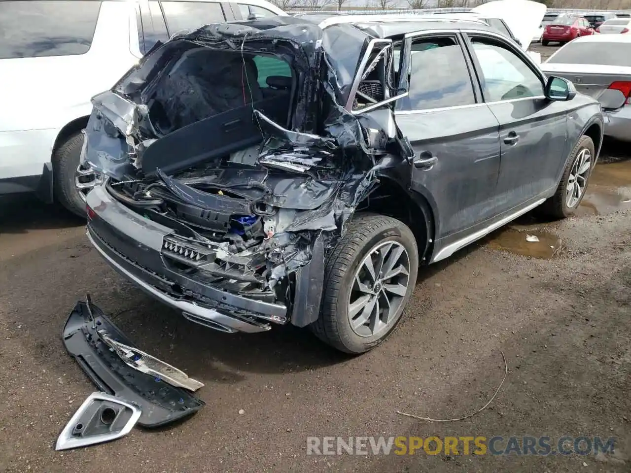 4 Photograph of a damaged car WA1EAAFY7M2107444 AUDI Q5 2021