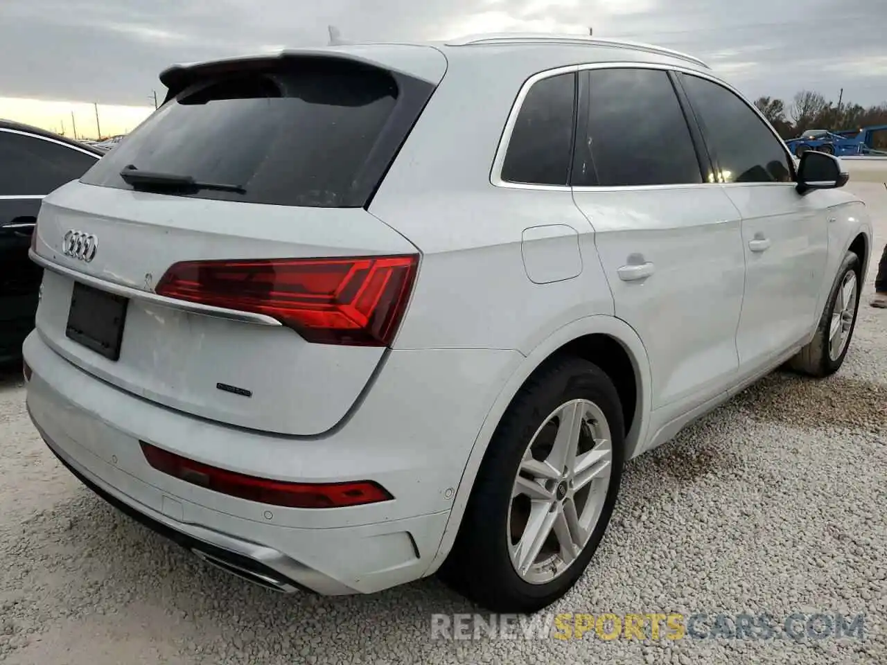 4 Photograph of a damaged car WA1F2AFY8M2081535 AUDI Q5 2021