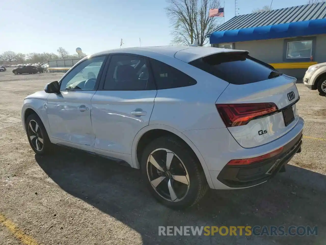 2 Photograph of a damaged car WA15AAFY0N2069623 AUDI Q5 2022