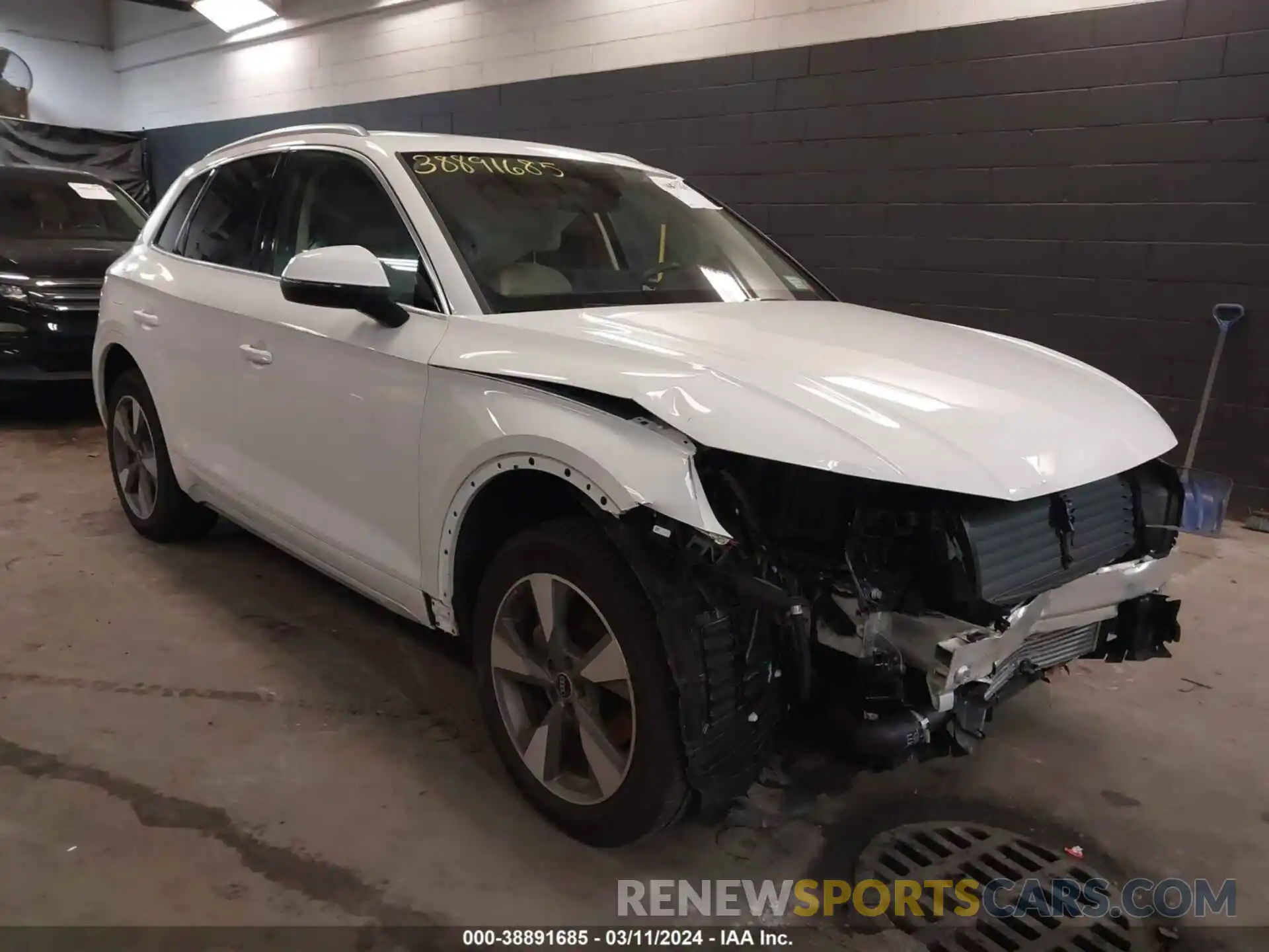 1 Photograph of a damaged car WA1BBAFY5N2085493 AUDI Q5 2022