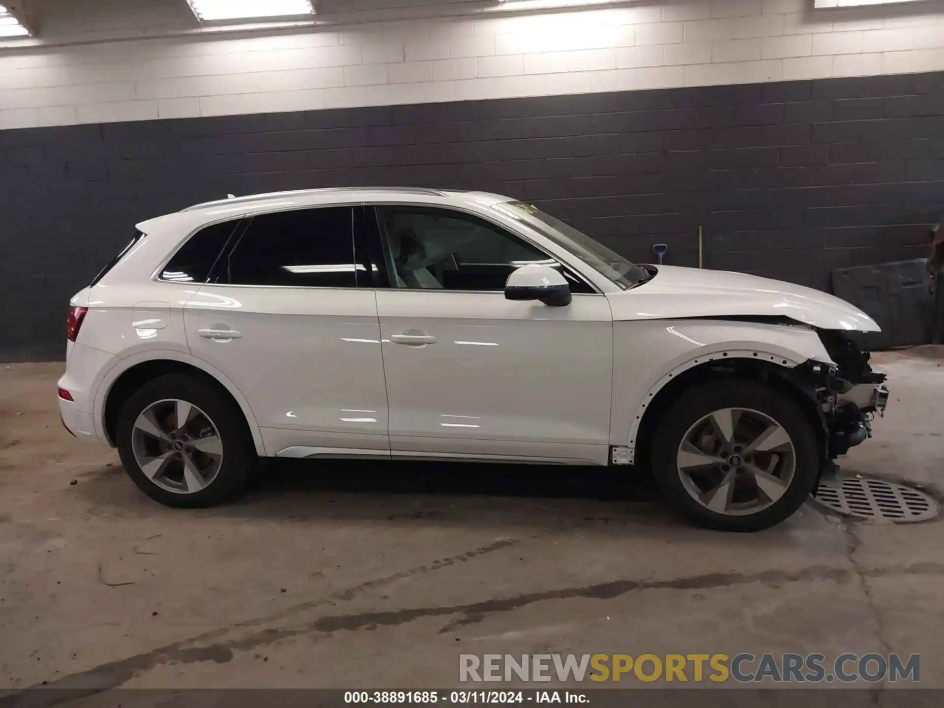 14 Photograph of a damaged car WA1BBAFY5N2085493 AUDI Q5 2022