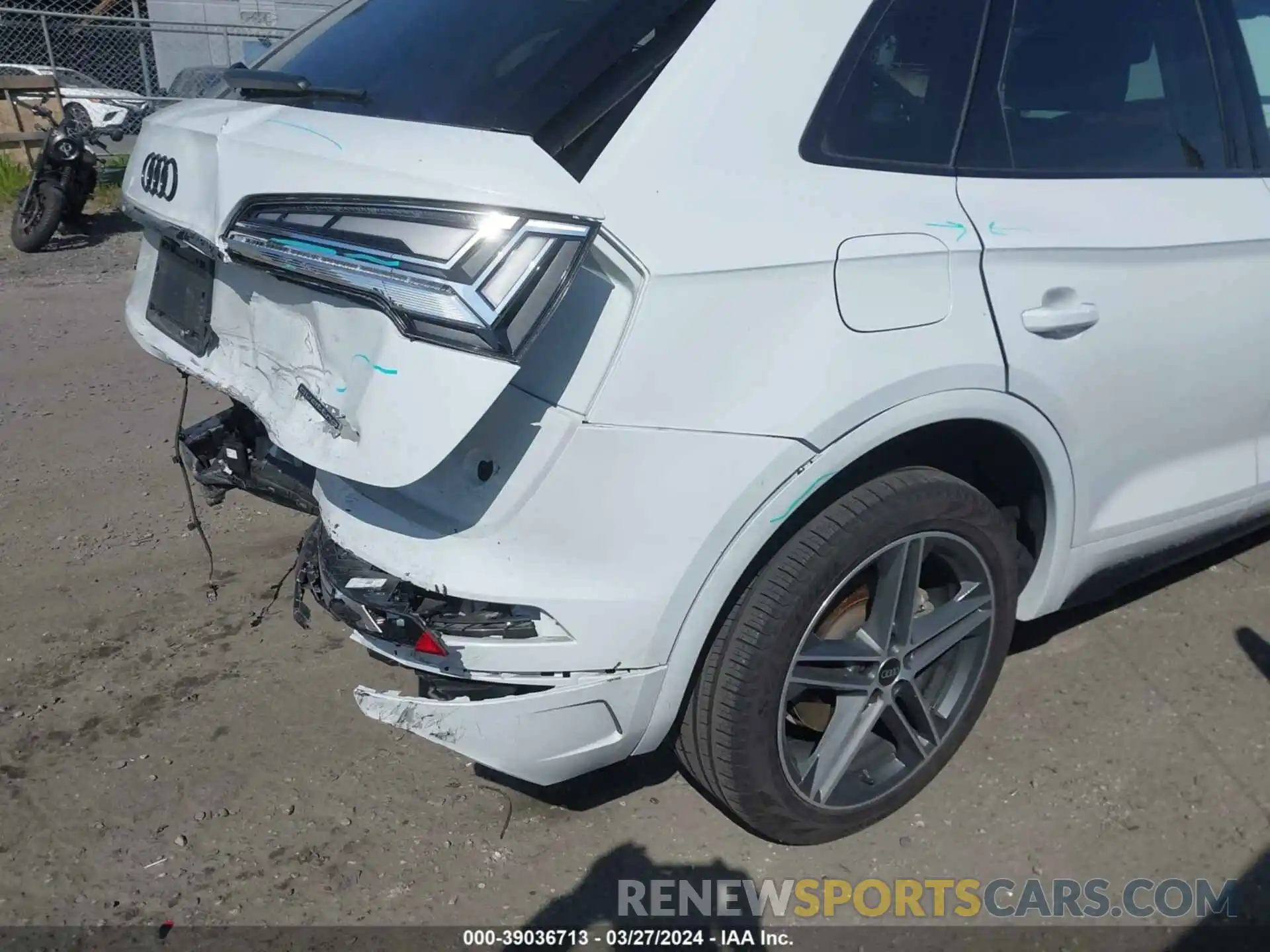 19 Photograph of a damaged car WA1E2AFY1N2081440 AUDI Q5 2022