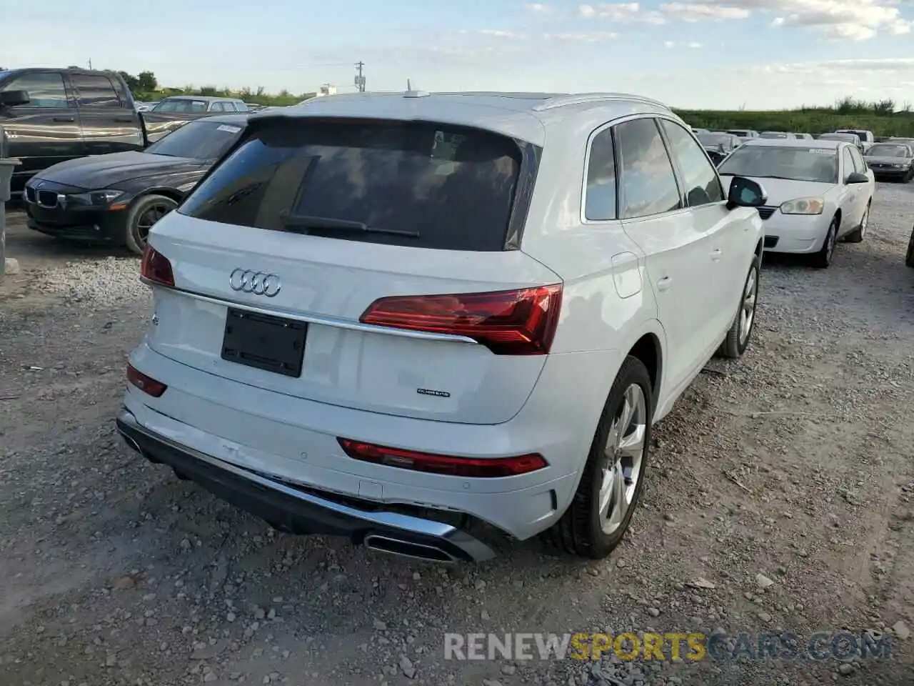 4 Photograph of a damaged car WA1EAAFY0N2140089 AUDI Q5 2022