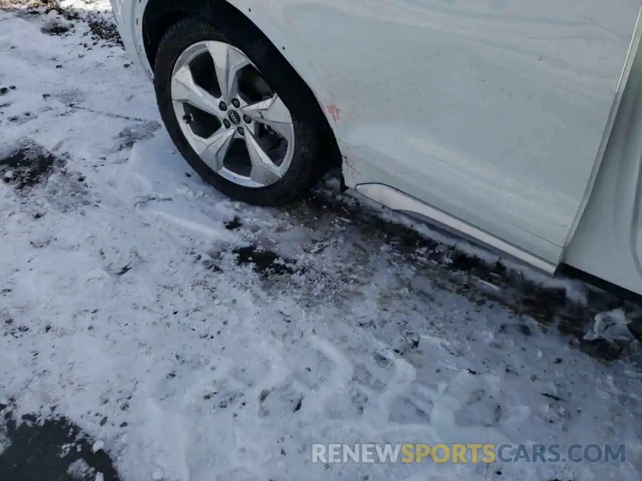 9 Photograph of a damaged car WA1EAAFY3N2013224 AUDI Q5 2022