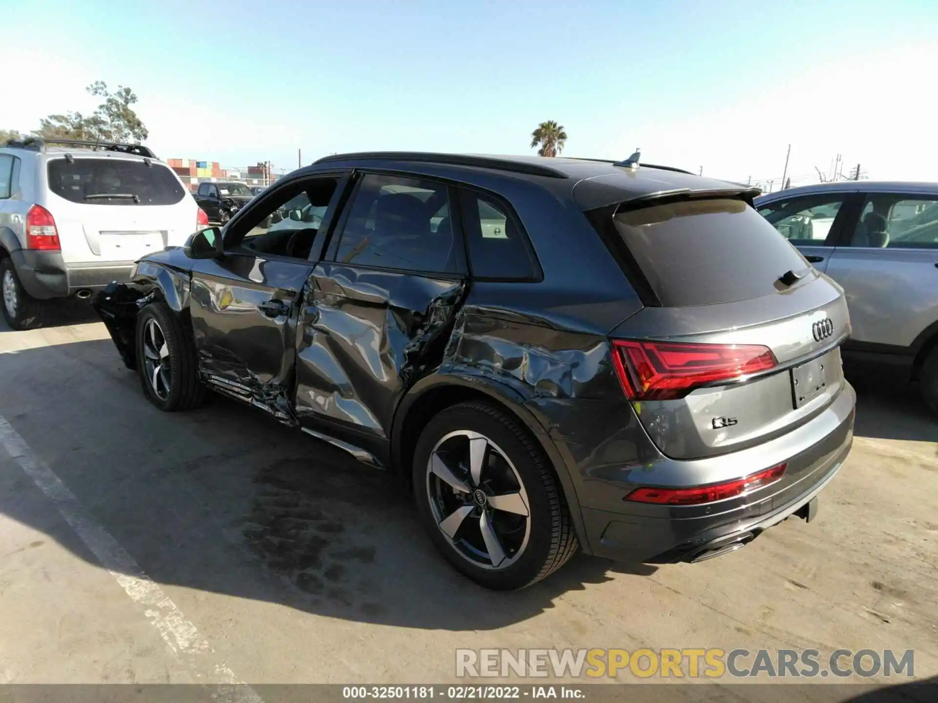 3 Photograph of a damaged car WA1EAAFY5N2015671 AUDI Q5 2022