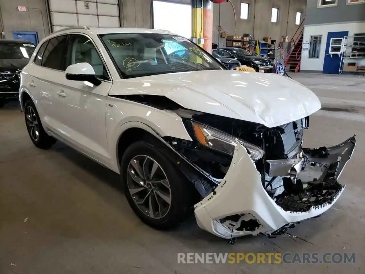 1 Photograph of a damaged car WA1EAAFY6N2107341 AUDI Q5 2022