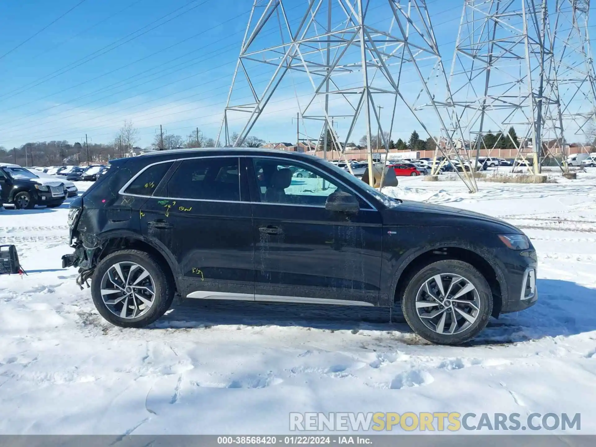 13 Photograph of a damaged car WA1EAAFY7N2054889 AUDI Q5 2022