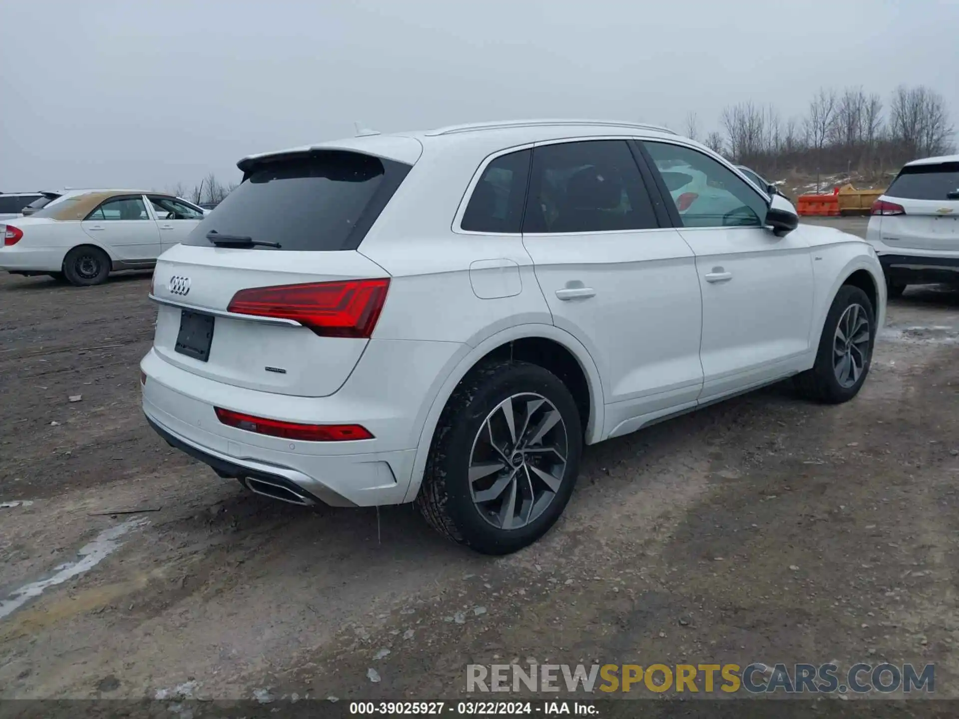 4 Photograph of a damaged car WA1EAAFY7N2126190 AUDI Q5 2022