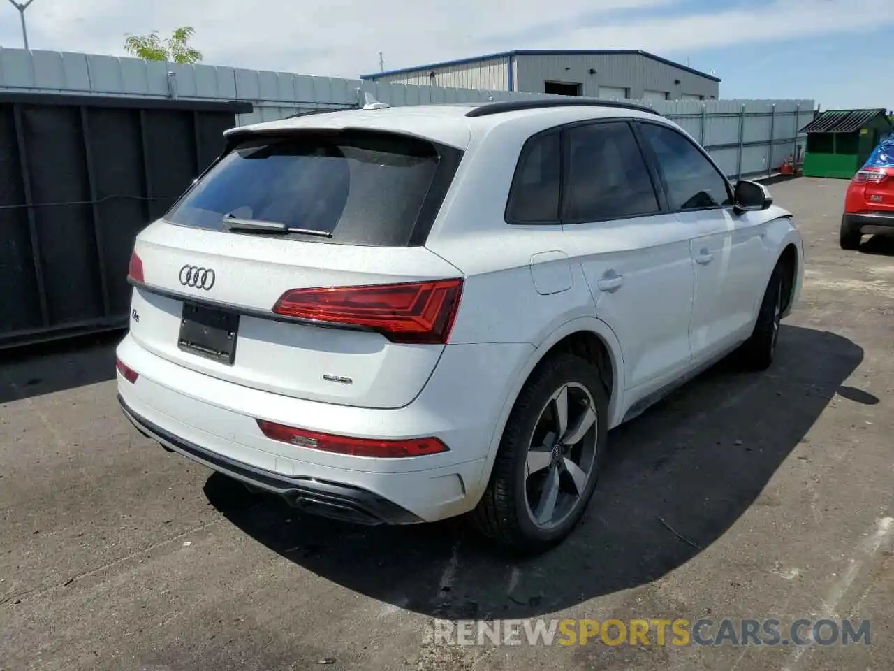 4 Photograph of a damaged car WA1EAAFY9N2021067 AUDI Q5 2022