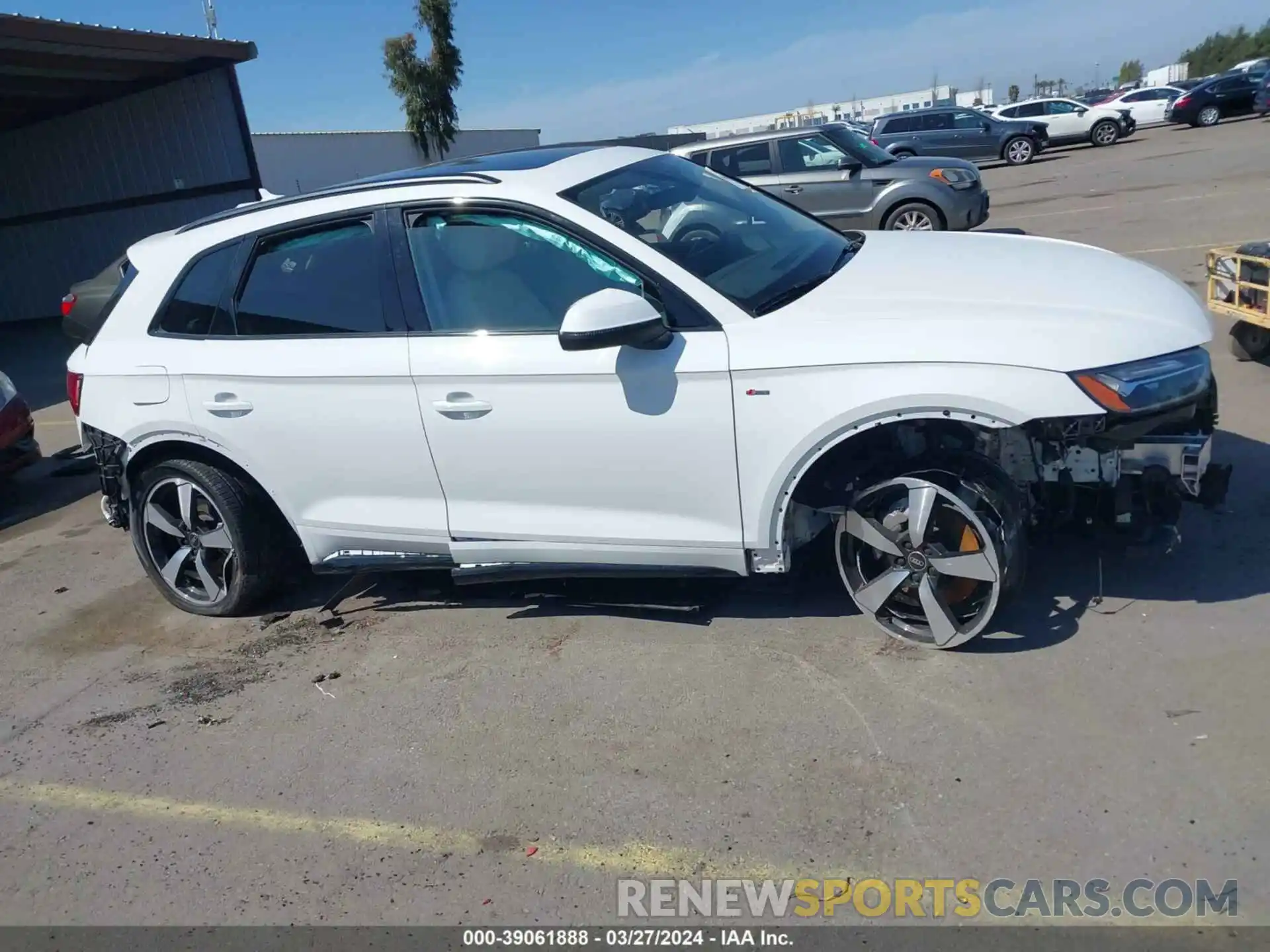 14 Photograph of a damaged car WA1EAAFY9N2122609 AUDI Q5 2022