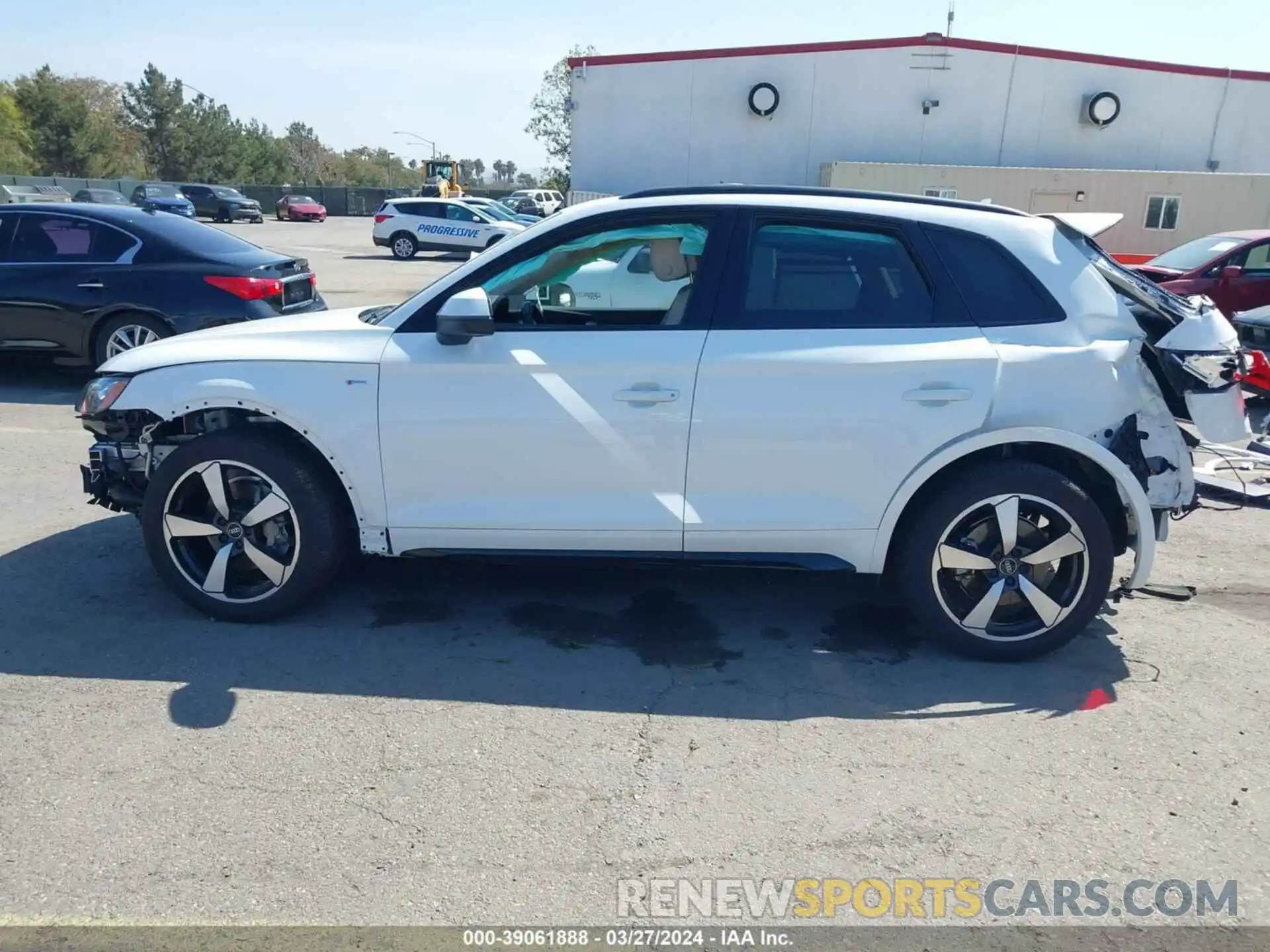 15 Photograph of a damaged car WA1EAAFY9N2122609 AUDI Q5 2022