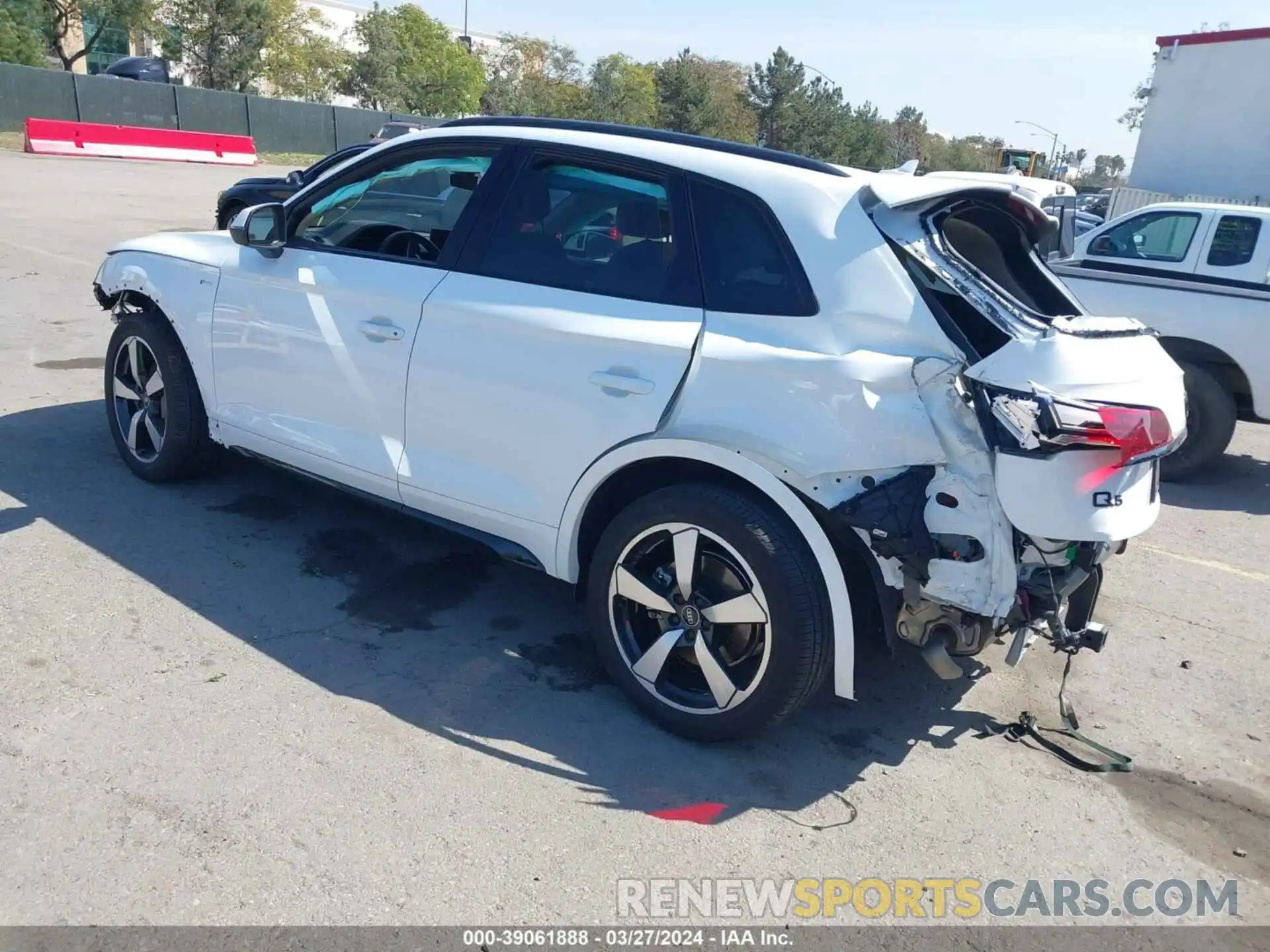 3 Photograph of a damaged car WA1EAAFY9N2122609 AUDI Q5 2022