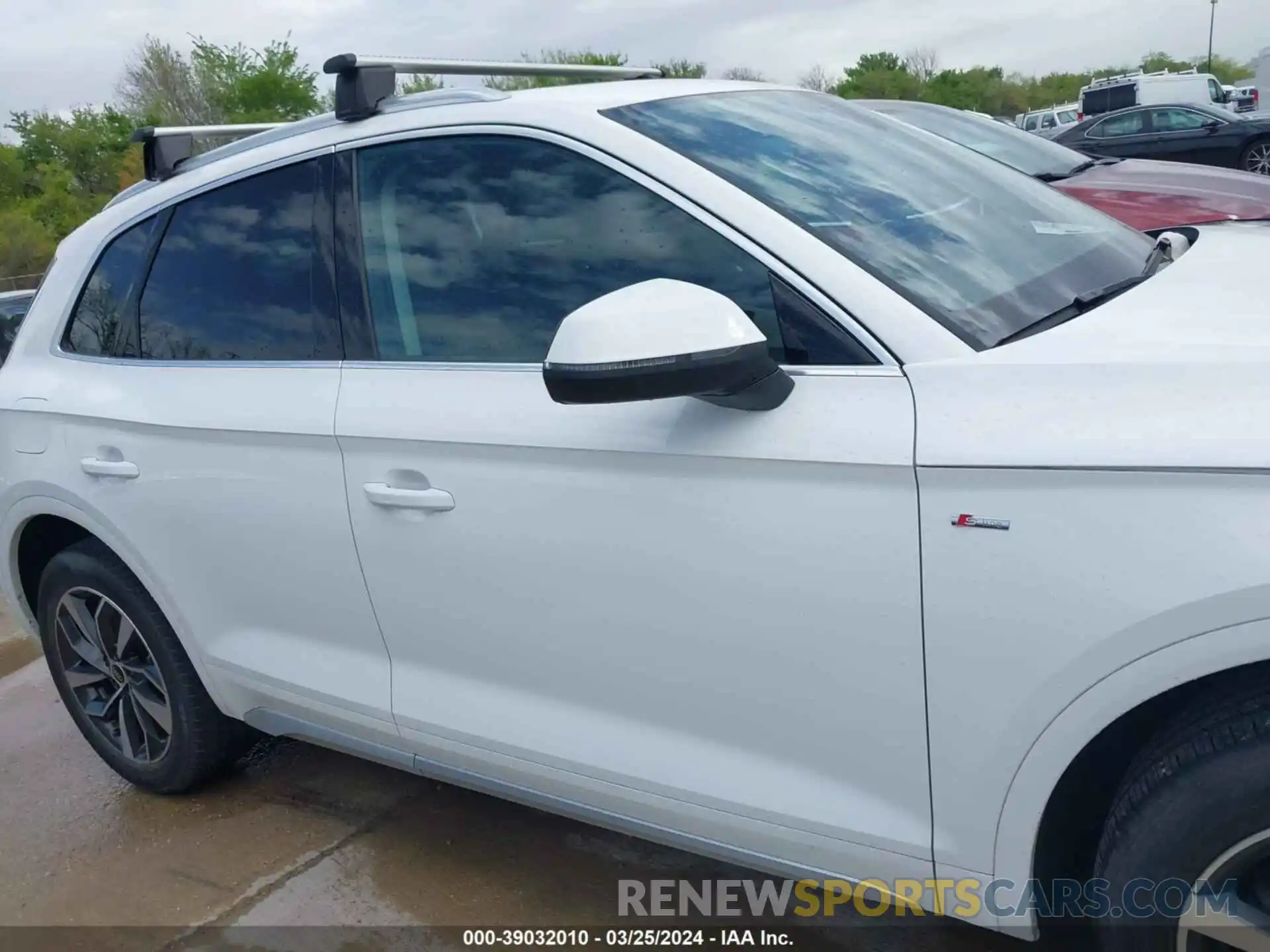 13 Photograph of a damaged car WA1EAAFYXN2135224 AUDI Q5 2022