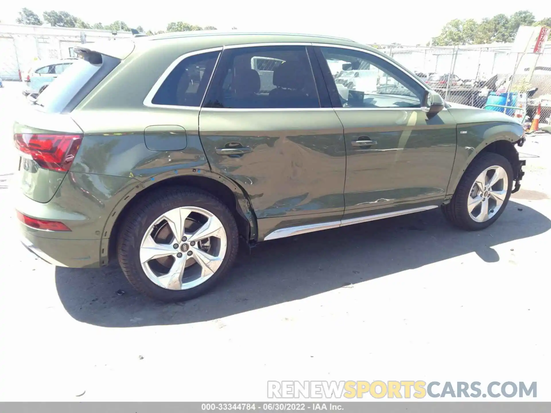 4 Photograph of a damaged car WA1FAAFY3N2004768 AUDI Q5 2022