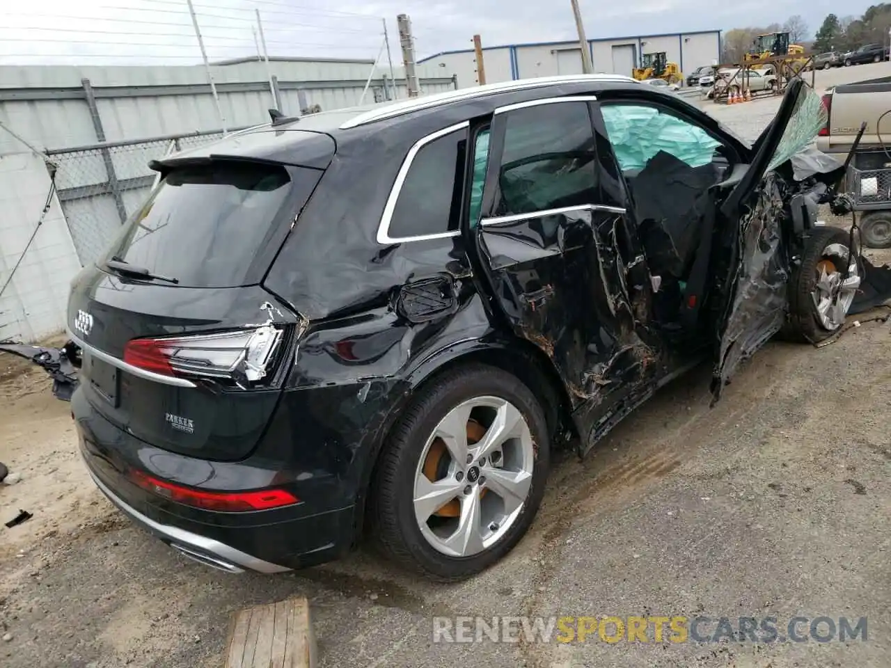 4 Photograph of a damaged car WA1FAAFY5N2034578 AUDI Q5 2022