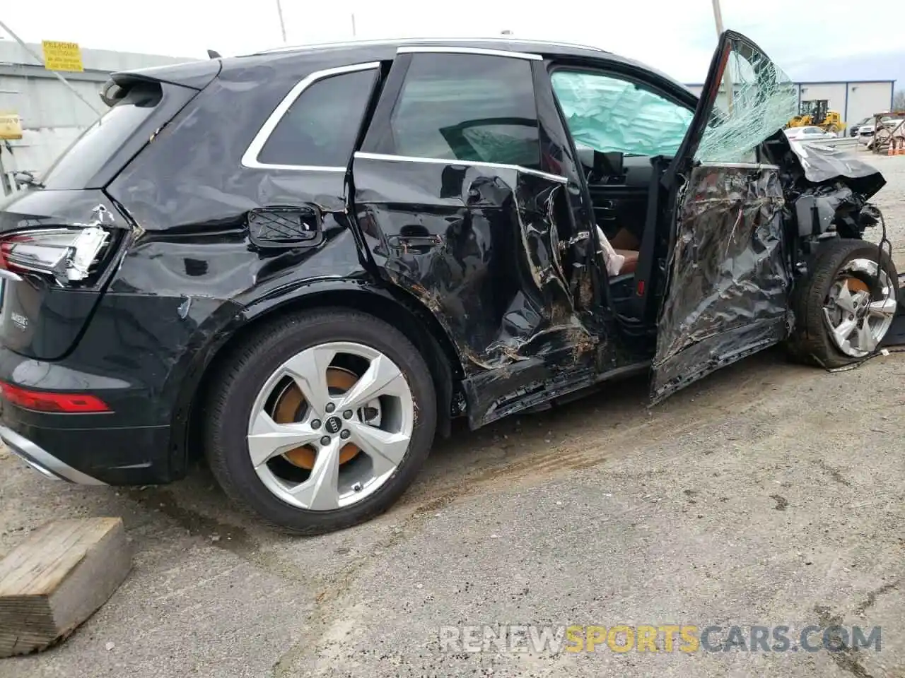 9 Photograph of a damaged car WA1FAAFY5N2034578 AUDI Q5 2022